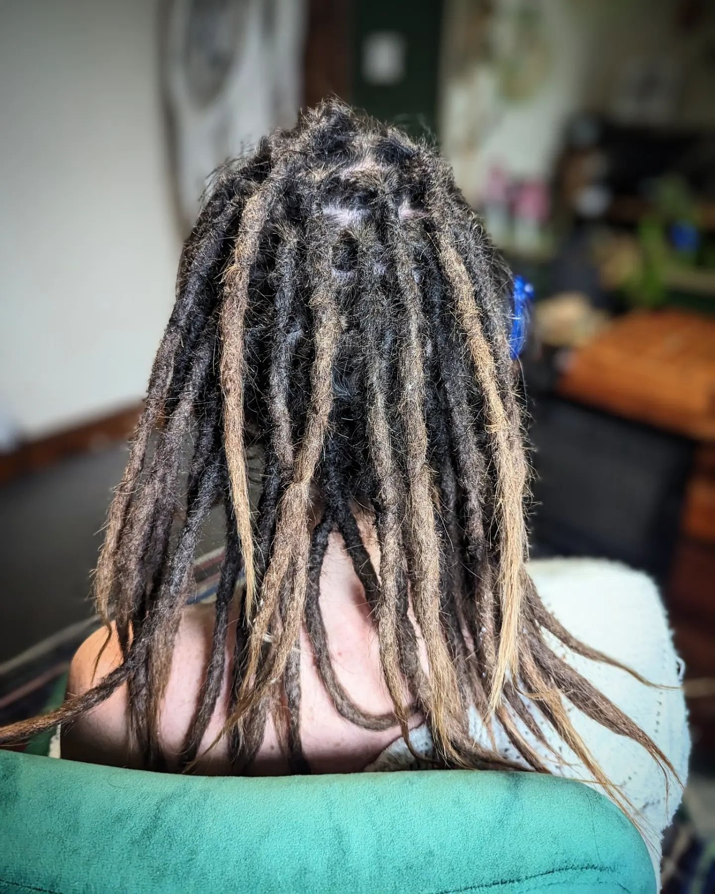 I met this lovely lady the other week when she came to get a partial root to tip tidy done on her locs. 

She is just about to move onto a narrow boat so we had loads to talk about and I found our appointment really inspiring.

#dreadsnthreads #dread