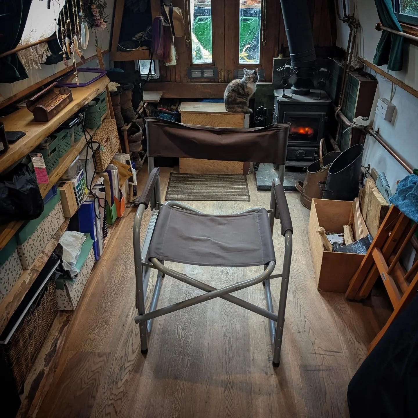Ready to receive my first client of the day on my cosy narrow boat 🤩

Would you like to come and get your dreads tended to on my beautiful narrow boat?

#dreadsnthreads #narrowboat #narrowboatinterior #dreads #offgrid