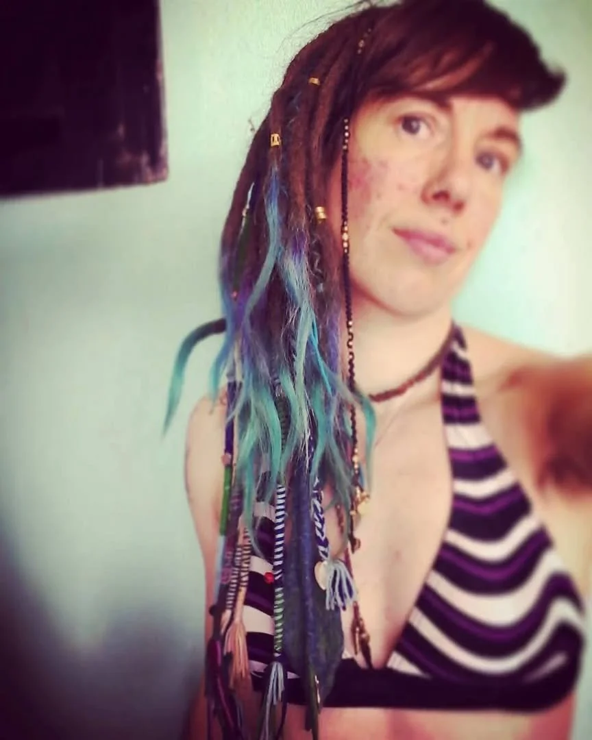 Flashback Friday......

8 years ago to when I got my dreads decorated with all of the things in India 🇮🇳😍

#dreadsnthreads #flashbackfriday #dreadsontour  #womenwithdreads #dreads