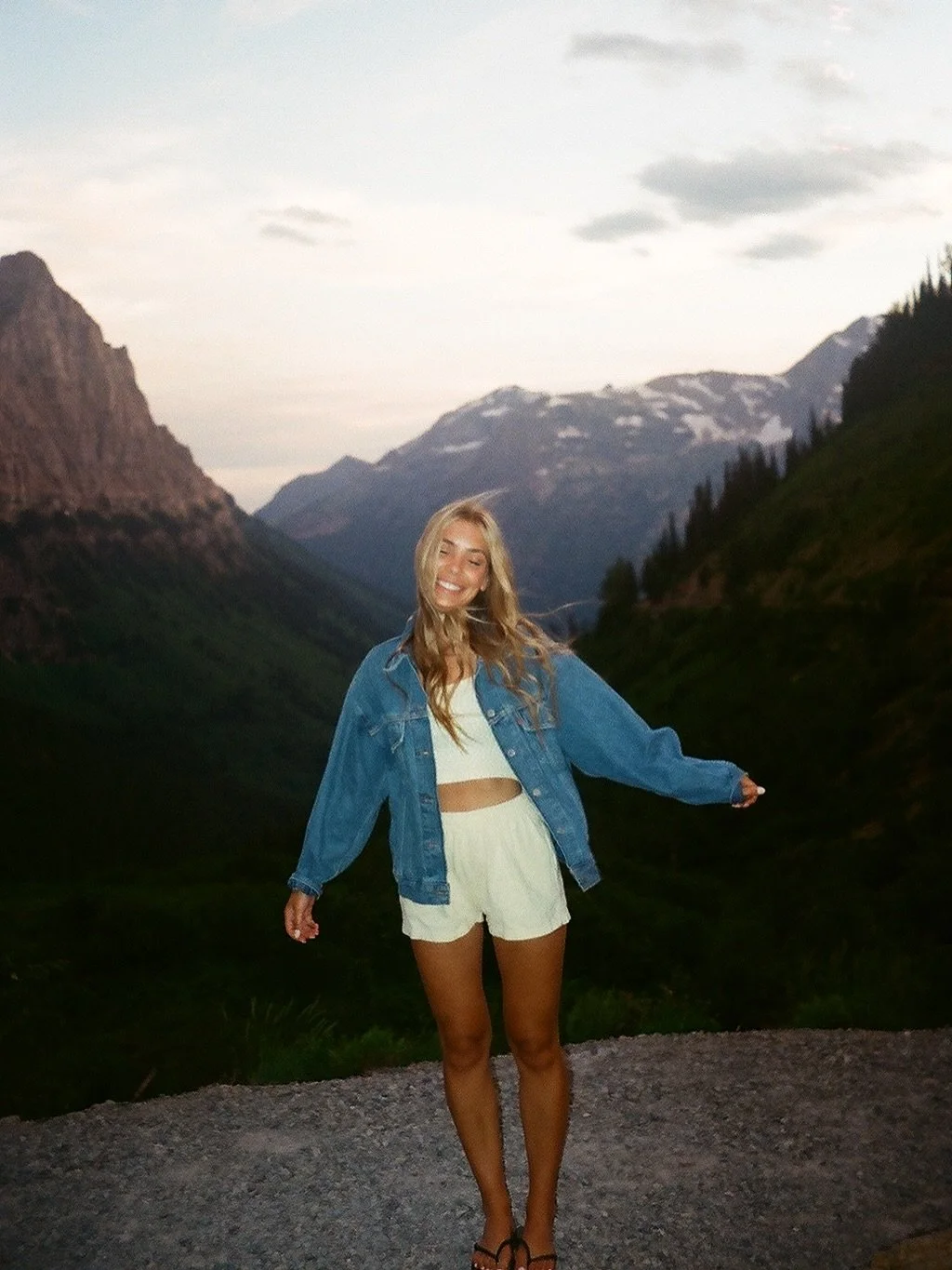 Montana on film 🌼🐻🌲🩷
&bull;
&bull;
&bull;
&bull;
&bull;
&bull;
#montana #minnesotaphotographer #minnesotalife #montanasummer #minnesotaexposure #montanalife #westernlifestyle #glaciermt #minnesotalove #minnesotabride #minnesotawedding #minnesotap