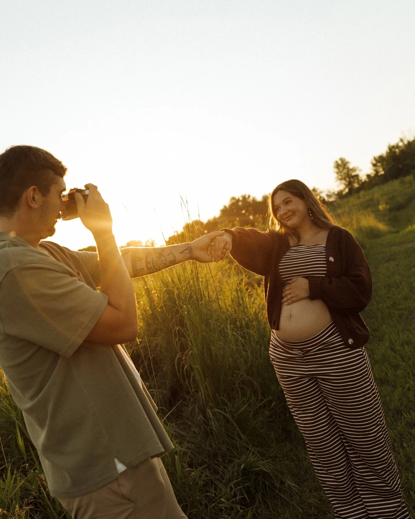 emily &amp; andrew are having a baby!🤭🤎
&bull;
&bull;
&bull;
&bull;
#minnesota #minnesotaphotographer #minnesotalife #minnesotaweddingguide #minnesotaexposure #minnesota365 #minnesota_captures #minnesotamade #minnesotalove #minnesotabride #minnesot
