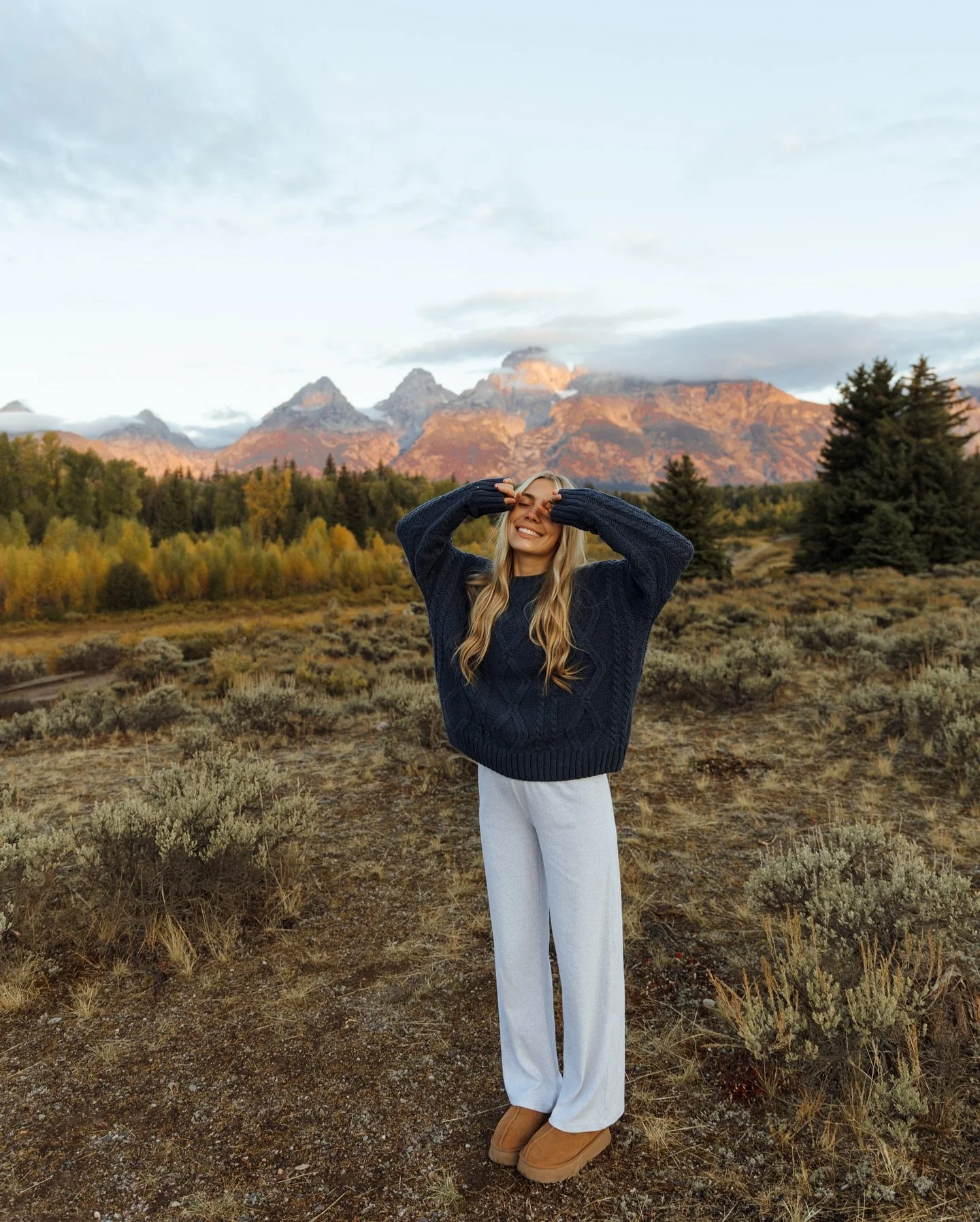 fall out west 🌲🍂🤎
&bull;
&bull;
&bull;
&bull;
&bull;
#minnesota #minnesotaphotographer #minnesotalife #minnesotaweddingguide #minnesotaexposure #jacksonwyoming #jacksonhole #yellowstonenationalpark #minnesotalove #minnesotabride #minnesotawedding 