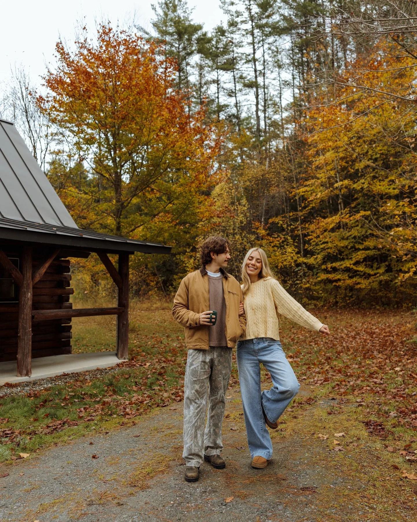 Fall on the east coast 🍂🤎 
&bull;
&bull;
&bull;
&bull;
&bull;
#minnesota #minnesotaphotographer #minnesotalife #minnesotaweddingguide #minnesotaexposure #minnesota365 #minnesota_captures
#newenglandphotographer #minnesotalove #vermontfall #minnesot