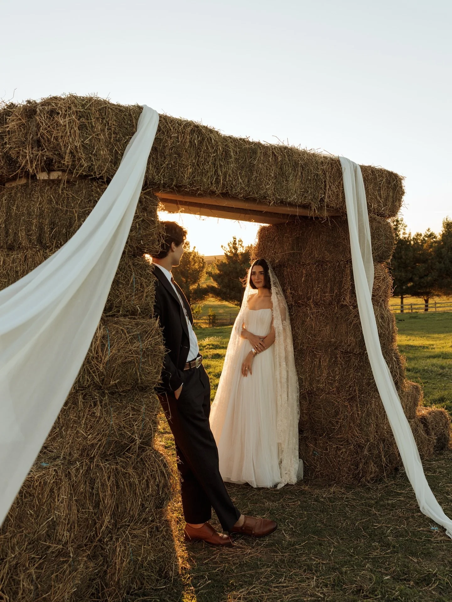 This midwest wedding vibe is everything🍂🤎 put together a styled shoot with my sweet friend @lenablu.co and it was perfect! 
&bull;
&bull;
&bull;
&bull;
&bull;
#minnesota #minnesotaphotographer #minnesotalife #minnesotaweddingguide #minnesotaexposur