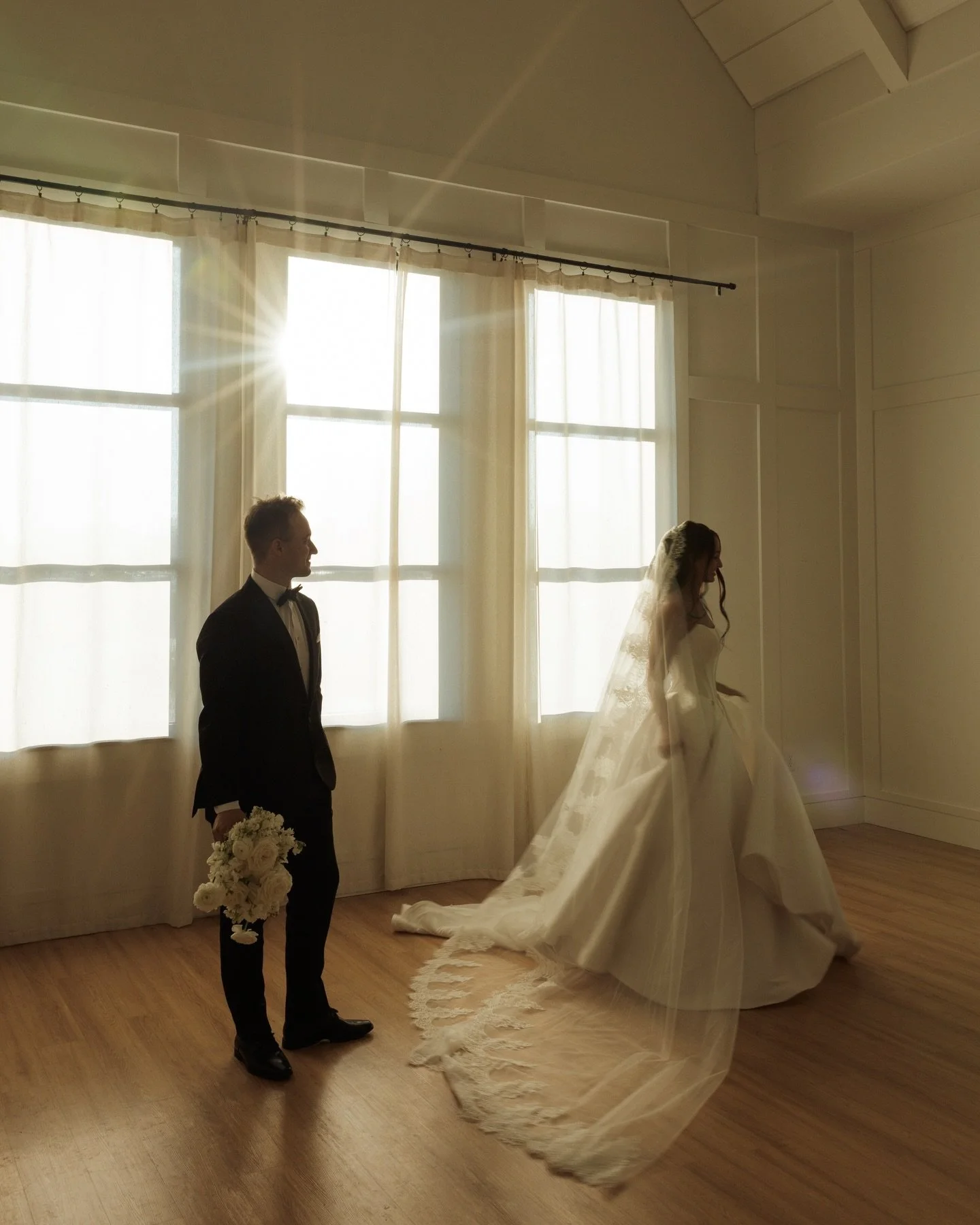 hallie &amp; jacob&rsquo;s golden spring day ✨🤎
&bull;
&bull;
&bull;
#minnesota #minnesotaphotographer #weddinginspiration #minnesotawedding #minnesotaweddingphotographer 

Minnesota wedding photographer, wedding inspiration, authentic love, wedding