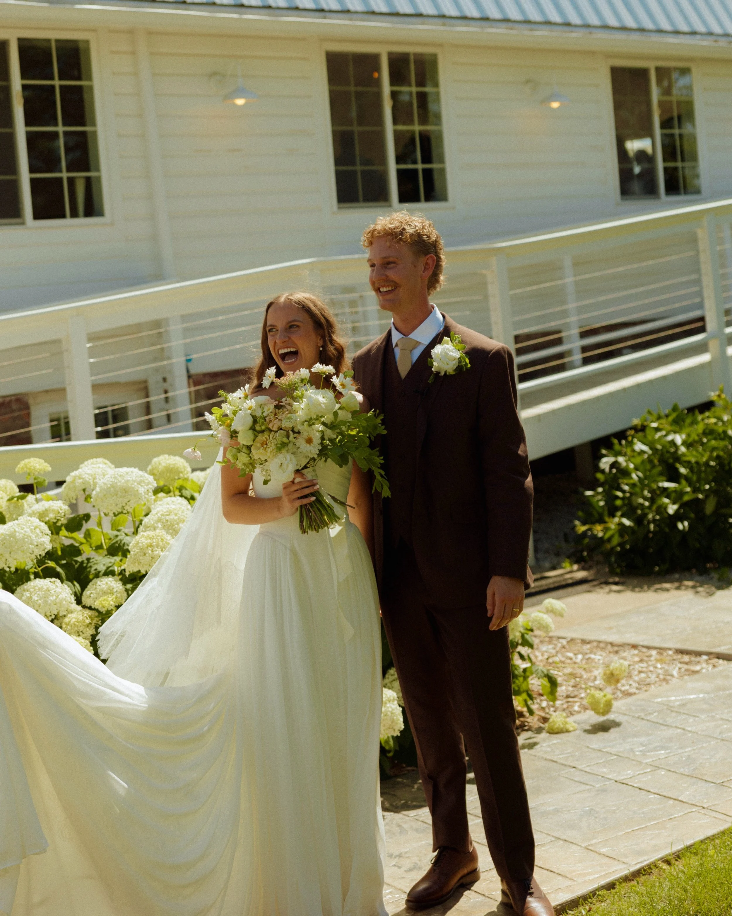 a sunny day celebrating the sweetest love 🌼🩷
&bull;
&bull;
&bull;
#minnesota #minnesotabride #minnesotawedding #minnesotaweddingphotographer #summerweddings