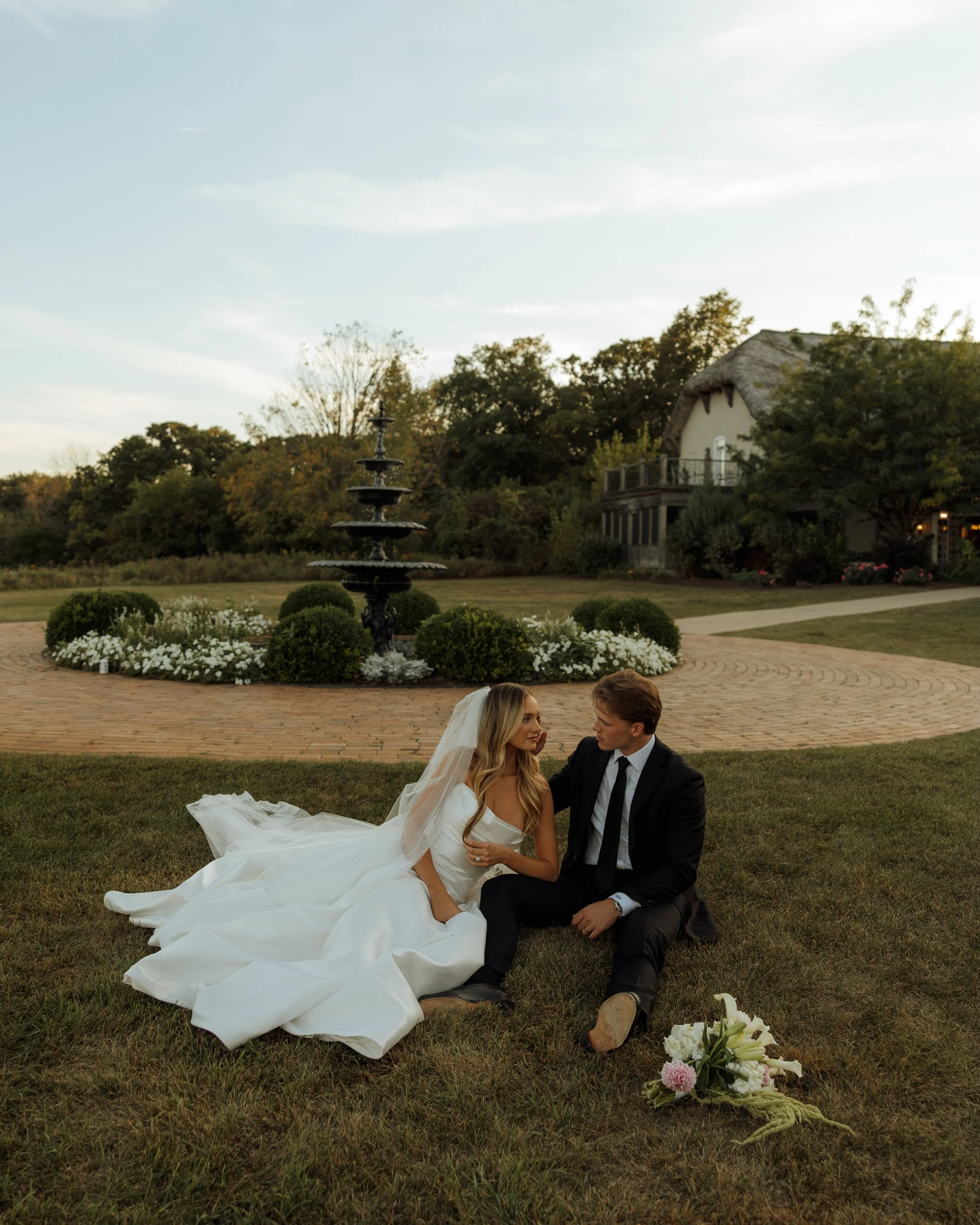 a perfect fall day celebrating the sweetest love🍂🤎
&bull;
&bull;
&bull;
&bull;
#minnesota #minnesotaweddingphotographer #minnesotawedding #weddingphotographer #fallwedding