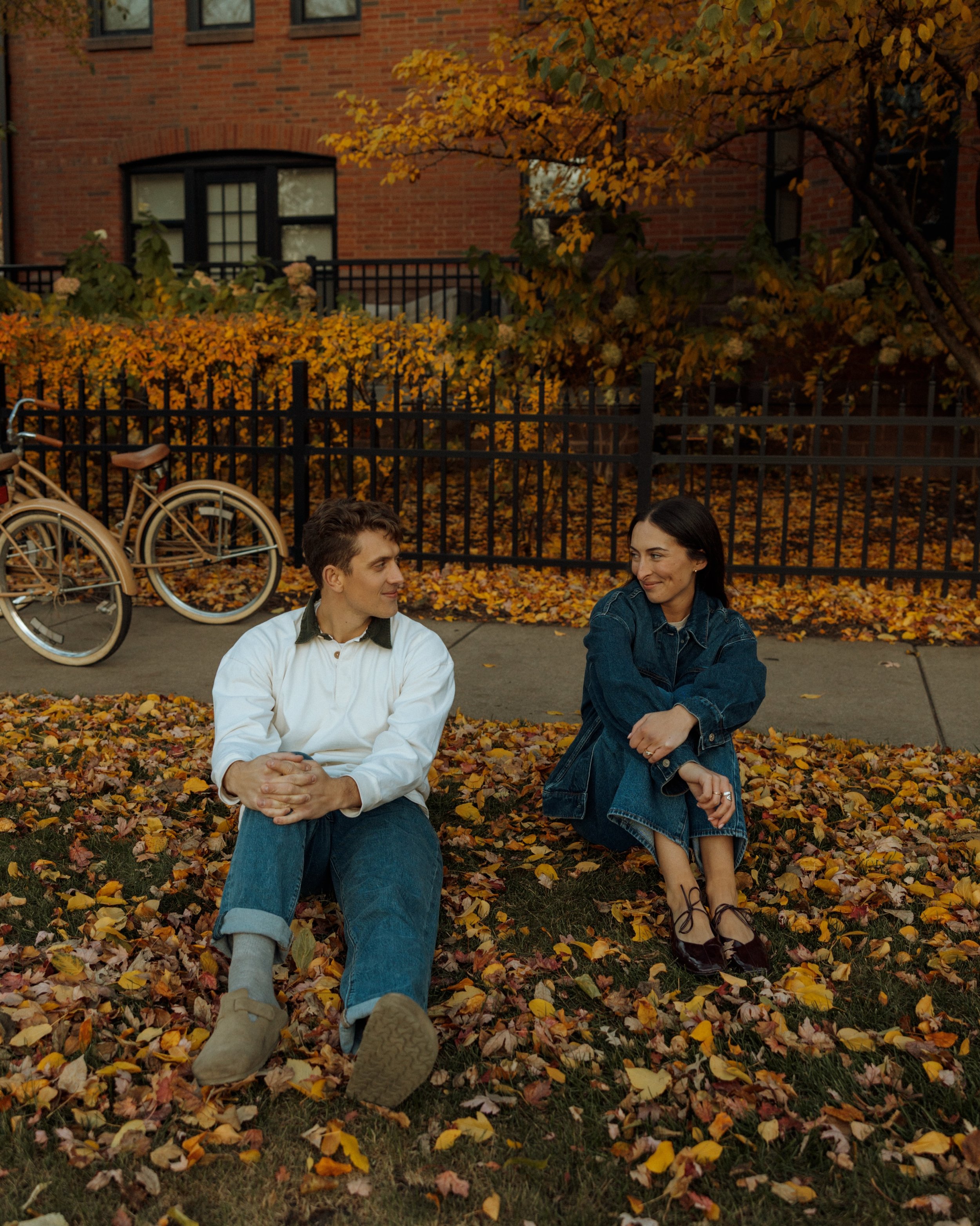 happy October 1st🍁🤎
&bull;
&bull;
&bull;
&bull;
#minnesota #minnesotaphotographer #authenticlove #fallvibes #october

Fall, October, fall engagement photos, fall couple photos, cinematic photography, storytelling, fall engagement, fall aesthetic, a
