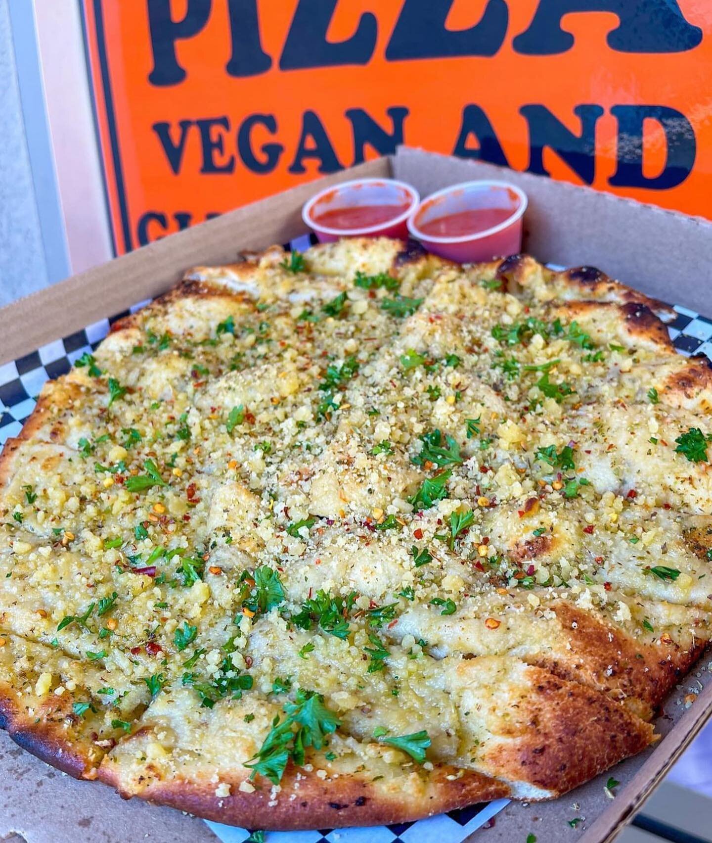 V E G A N F E S T 🧨‼️🧨. 
N E W D A T E MARCH 11th @vegandepot_events #host @moonlightmarketplace #venue #📸 @secretveganpizza #yum ⚓️459 South Coast Hwy 101 #encinitas #california #vegan
.
.
#sandiego #leucadia #delmar #encinitascalifornia #encinit