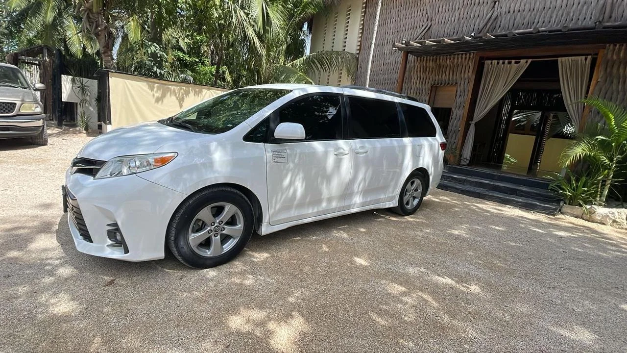 mini van toyota4.jpeg