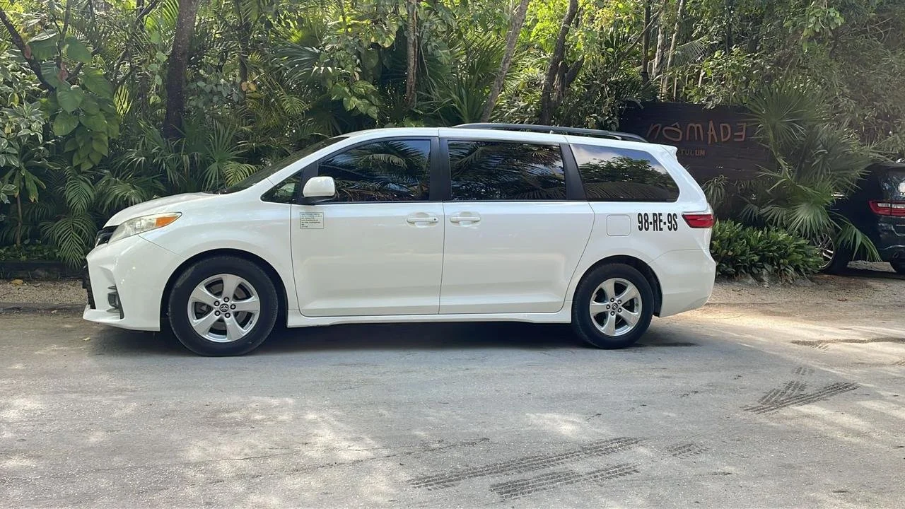 mini van toyota2.jpeg