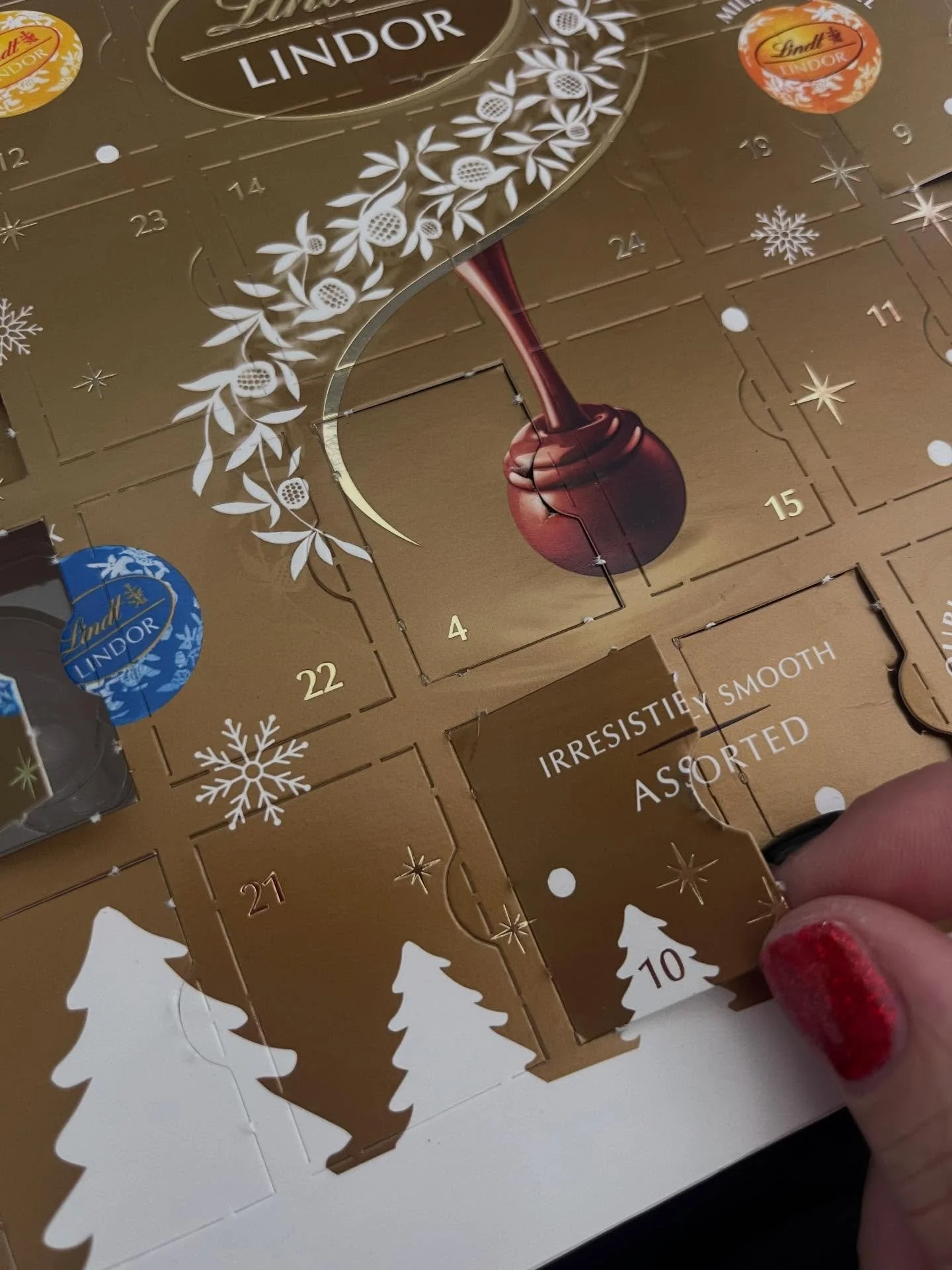 Is it bad luck to open an extra day on your advent calendar? Asking for a friend &hellip;

#adventcalendar #chocolatelovers #christmastreats #askingforafriend #lindtchocolate #badluck