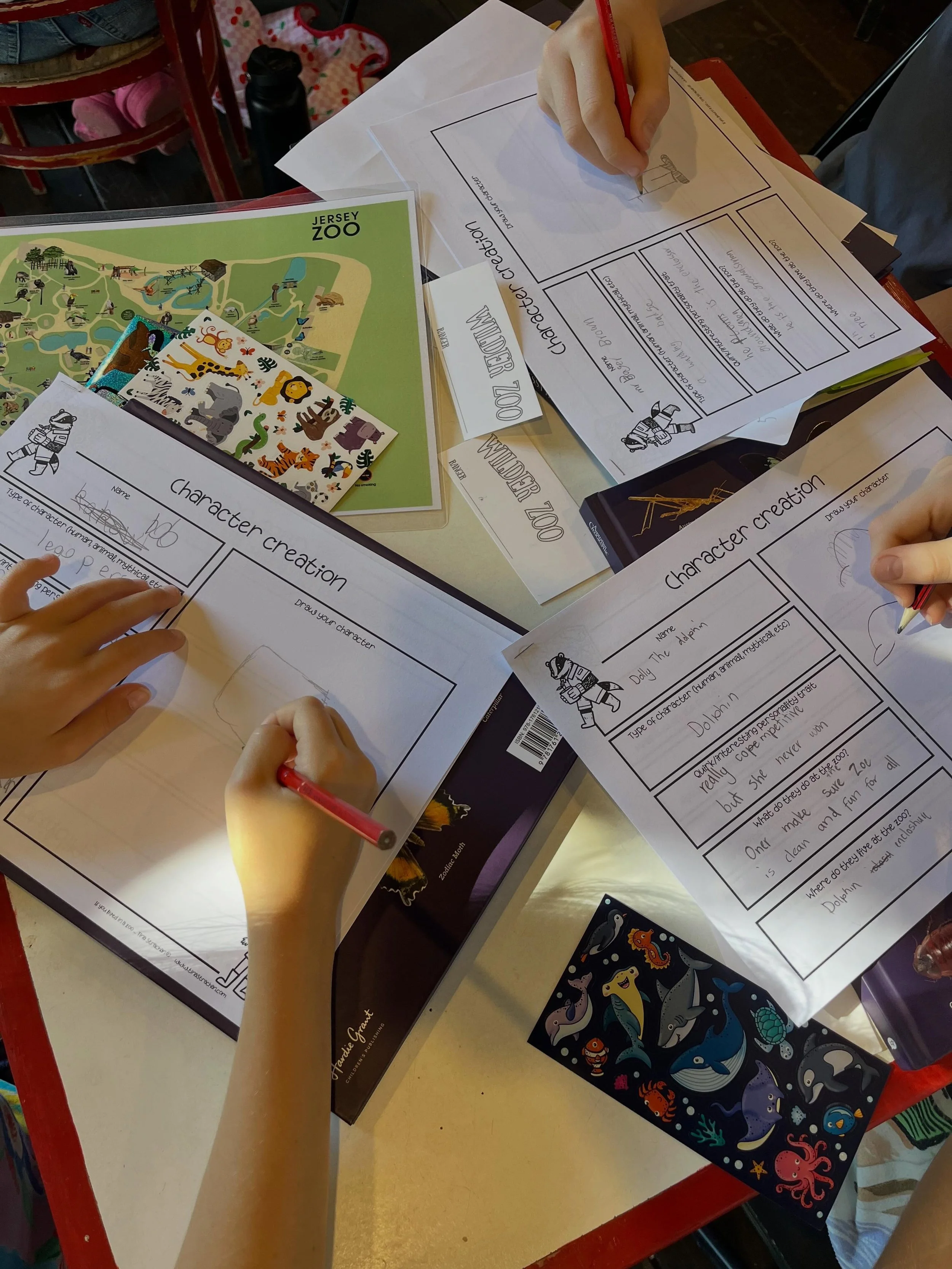 How fun are kids writing workshops?! I had the best time hanging out with this group of 20 kids at @wherethewildthingsare_bookshop for one of their incredible full day workshops. I wish these existed when I was younger!

And the kids imaginations wer