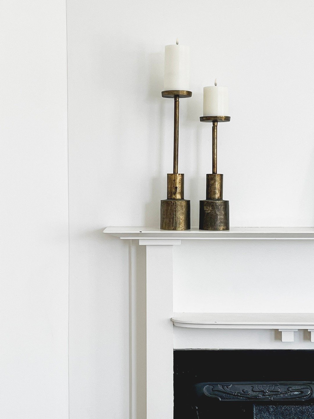 Never wait for a special occasion to light the candles. Everyday is a gift. Simplistic mantel piece styling.
Styling @stylenesscollaroy