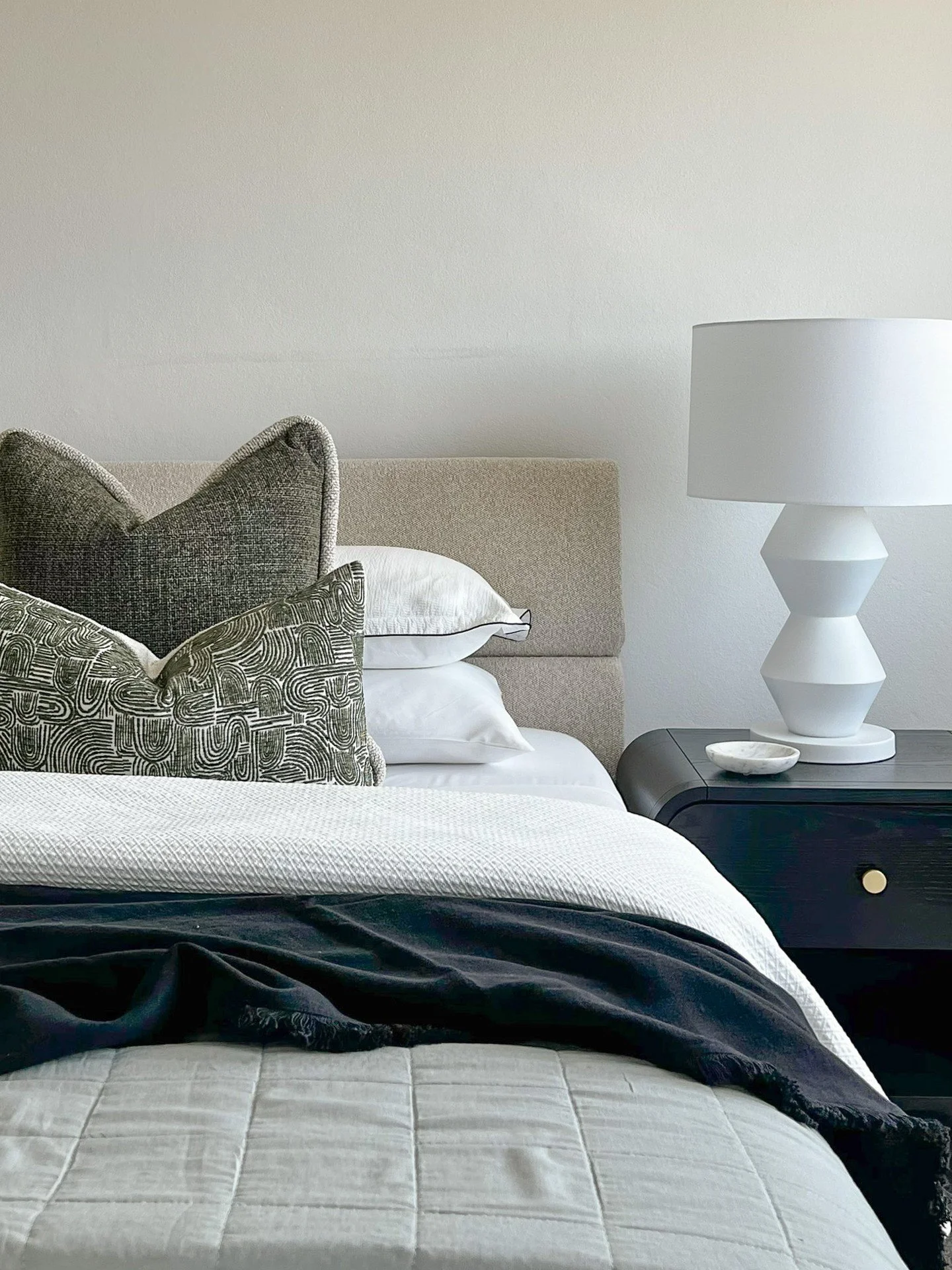 There&rsquo;s just something about a perfectly styled bed, isn&rsquo;t there? Crisp layers, soft tones, a little contrast. It instantly says welcome.
⁠For this Airbnb, we wanted guests to walk in and feel like they&rsquo;ve stepped into calm. Every c