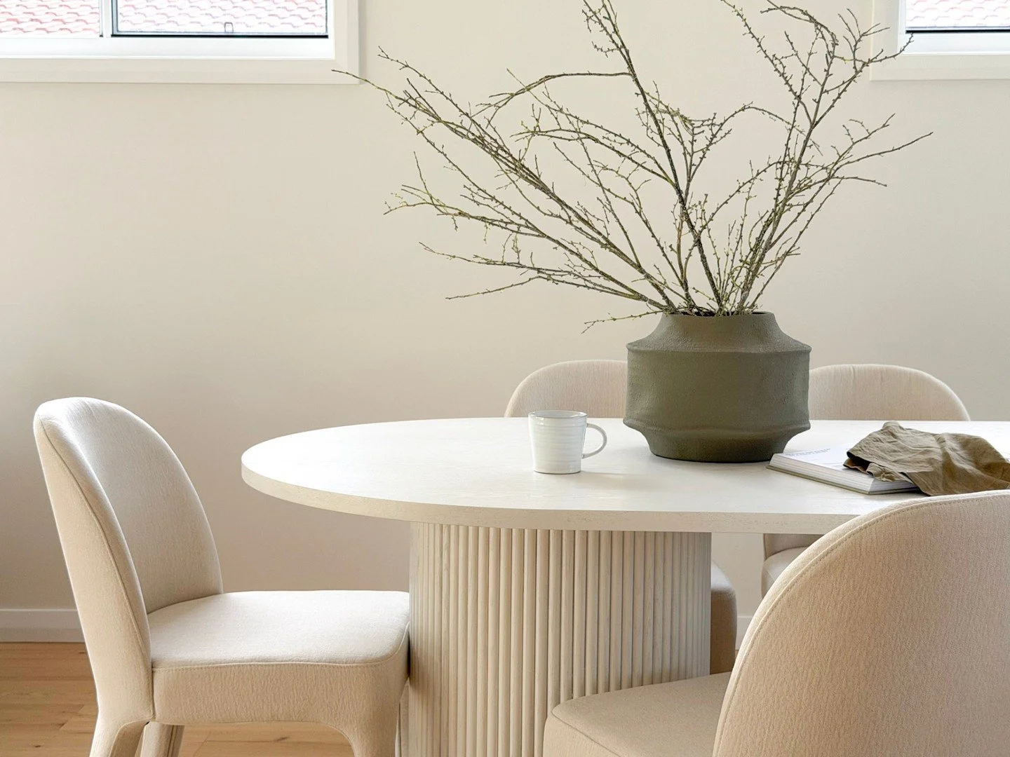 This is the kind of space that makes you slow down without realising it.

Soft curves, natural light and a touch of greenery help a room feel welcoming and easy to be in. When spaces feel this calm, buyers don&rsquo;t rush, they linger, and that&rsqu