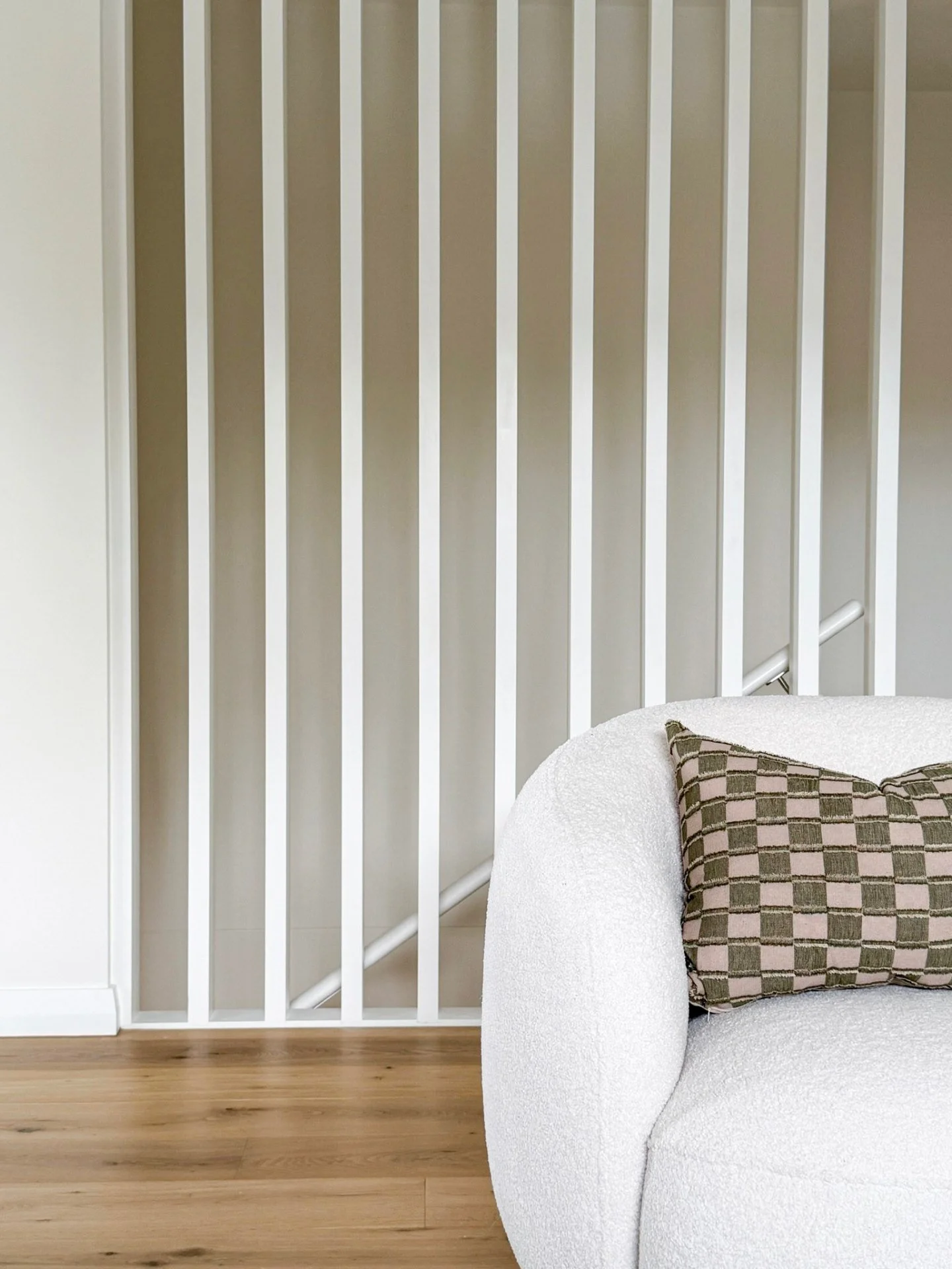 Spaces don&rsquo;t need to be busy to feel inviting.
When styling is intentional, comfort and calm follow naturally.