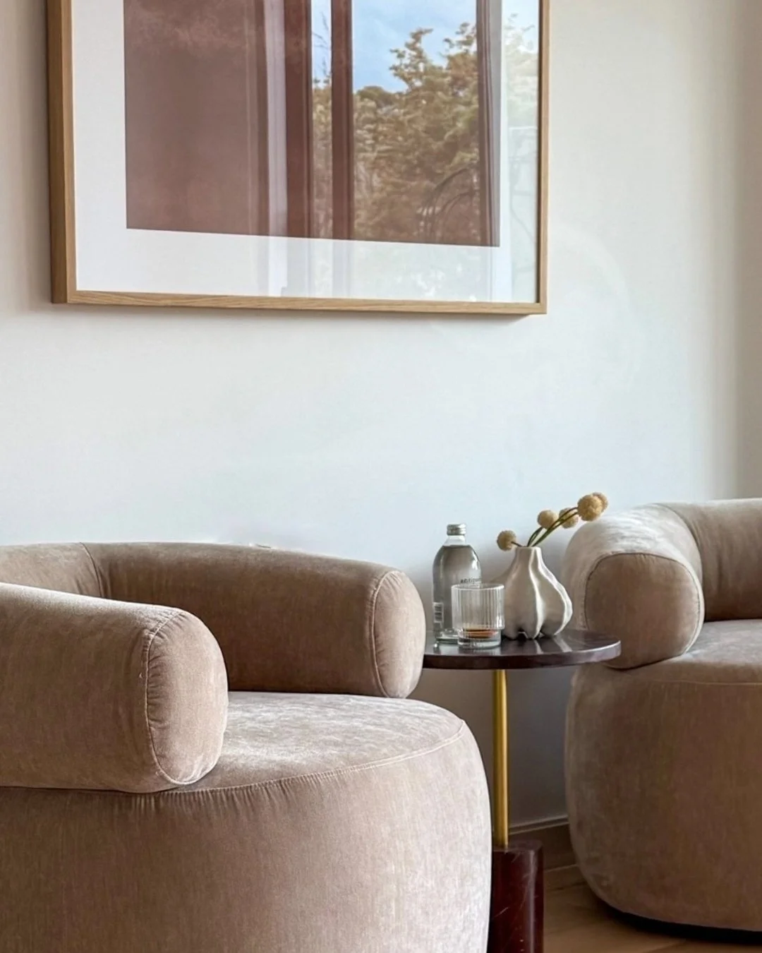 A space defined by warmth.

Soft tones and gentle light creating a sense of ease.