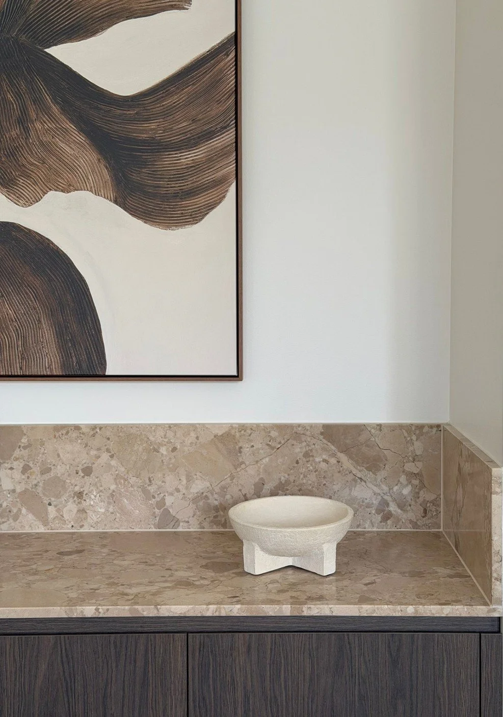 Many times, we say to our home onwers' "less is more" So what does this really mean when it comes to selling a home?
Giving buyers clear, confident information about your home without overwhelming them. A decluttered, well-presented space f