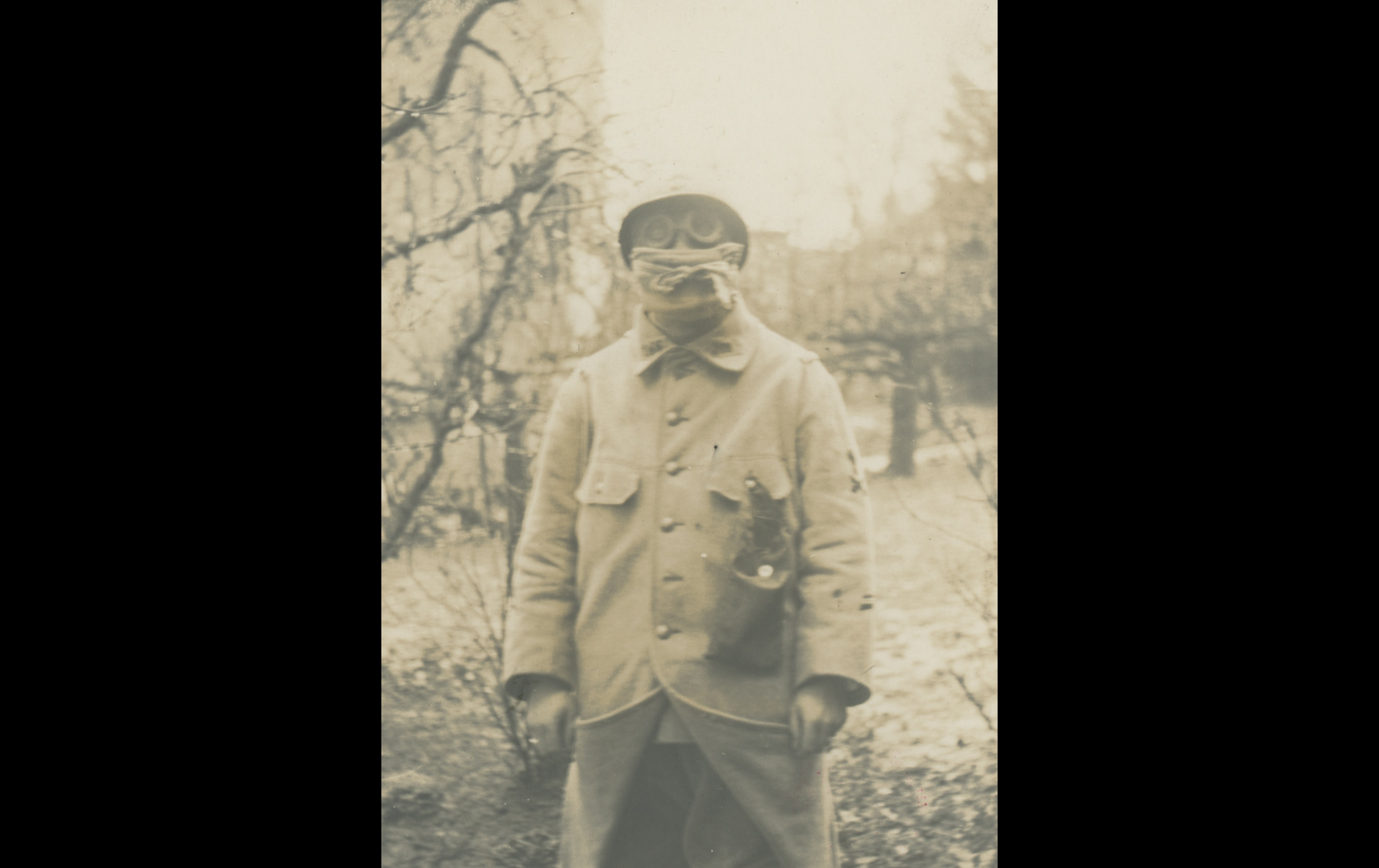 (15.30.A) Portrait of an infantryman with a gag gas mask and protective goggles
Date: c.1915
Location: ?
Unit: 366th Infantry Regiment 
Author: ?
Present in the photo: ?