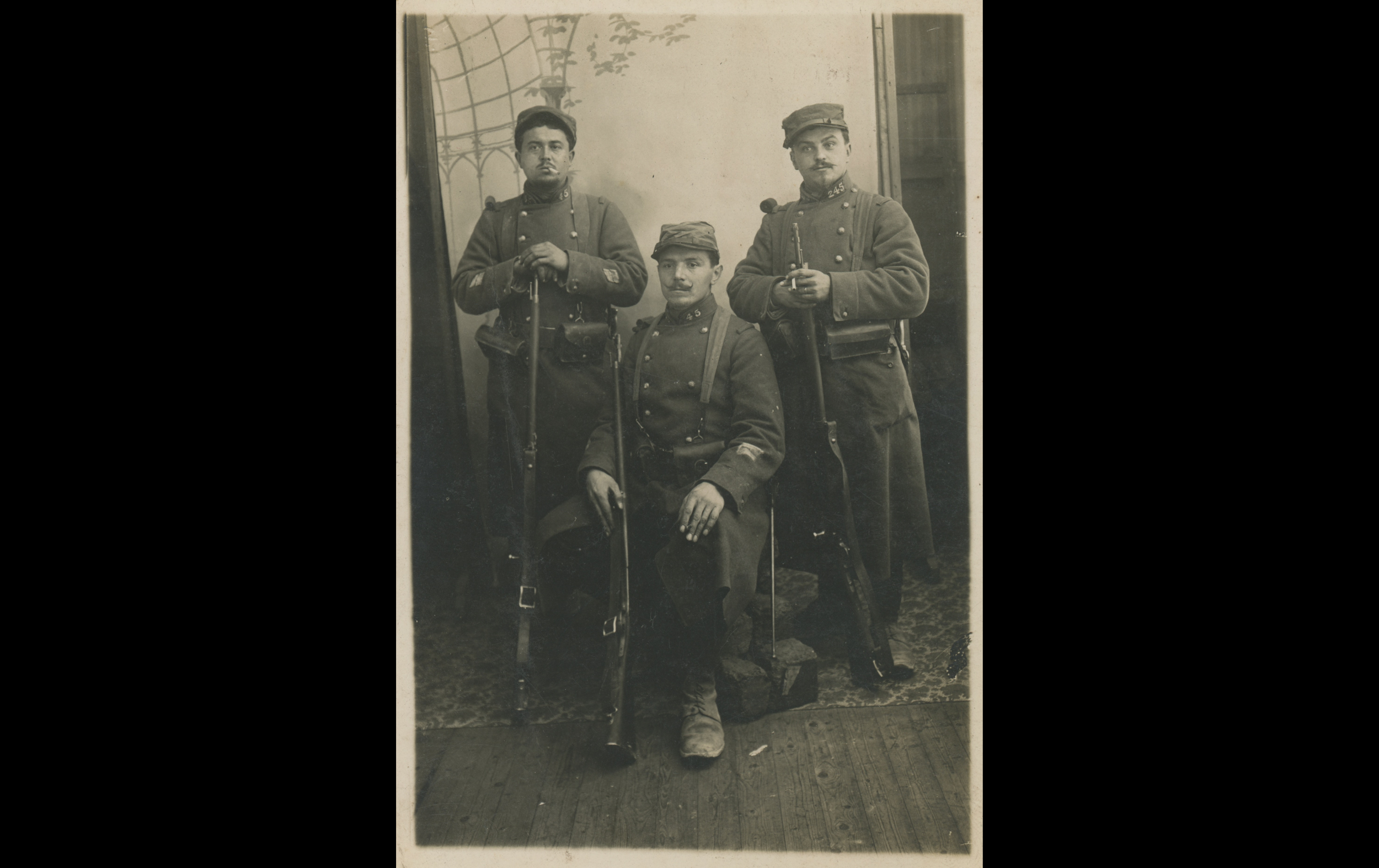(14.13.A) Photo of three infantrymen of the 245th Infantry Regiment
Date: December 23rd 1914
Location: Studio (Reims, France (51))
Unit: 45th Infantry Regiment / 245th Infantry Regiment
Author: Jean Louis CORMAN
Present in the photo: 
1. Jean Louis C