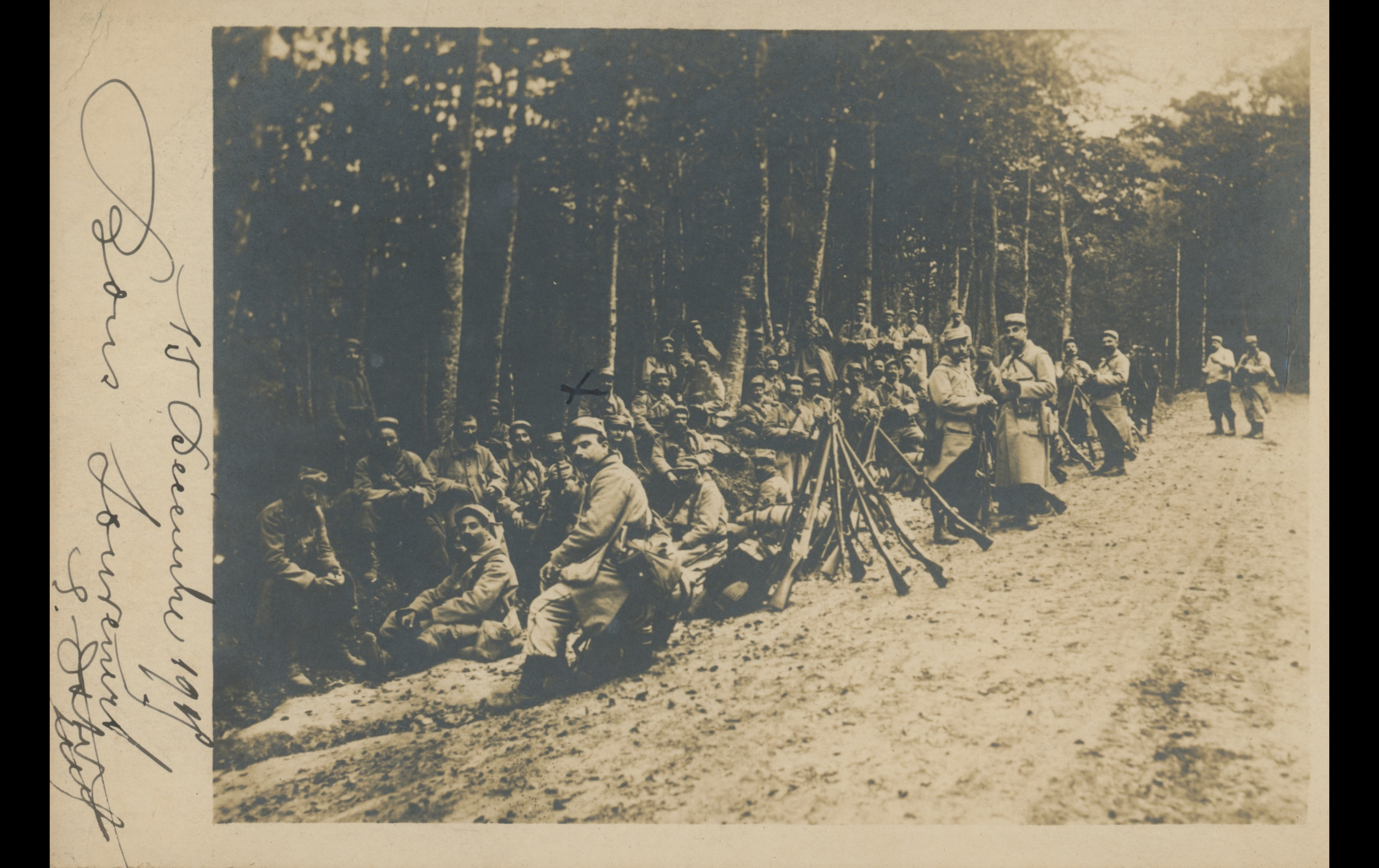 (15.18.A) Group photo of infantrymen of the 39th Territorial Infantry Regiment
Date: December 15th 1915
Location: Hérmeville Woods, France (55) [JMO]
Unit: 39th Territorial Infantry Regiment
Author: Edmond Auguste Désiré OSTER
Present in the photo: 

