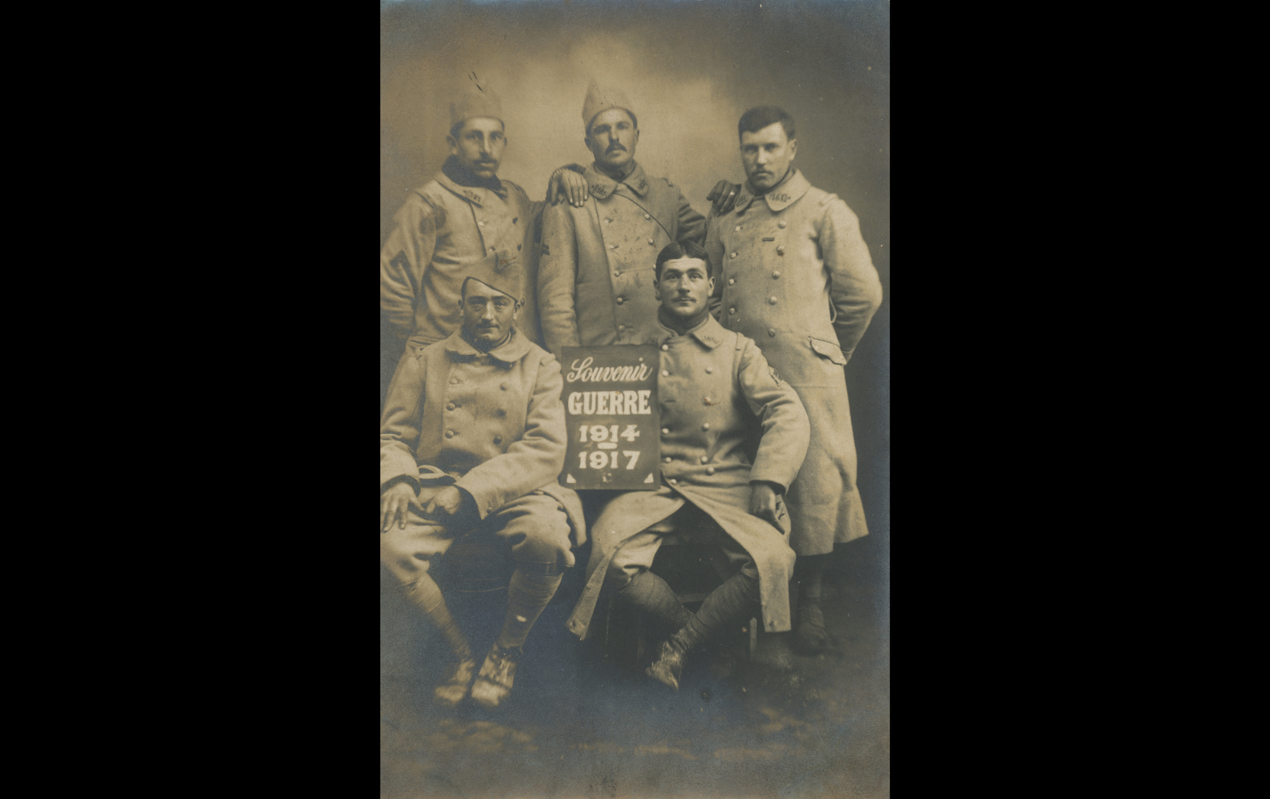 (17.36.A) Group photo of infantrymen of the 161st Infantry Regiment
Date: 1917
Location: Studio
Unit: 161st Infantry Regiment
Author: ?
Present in the photo: ?