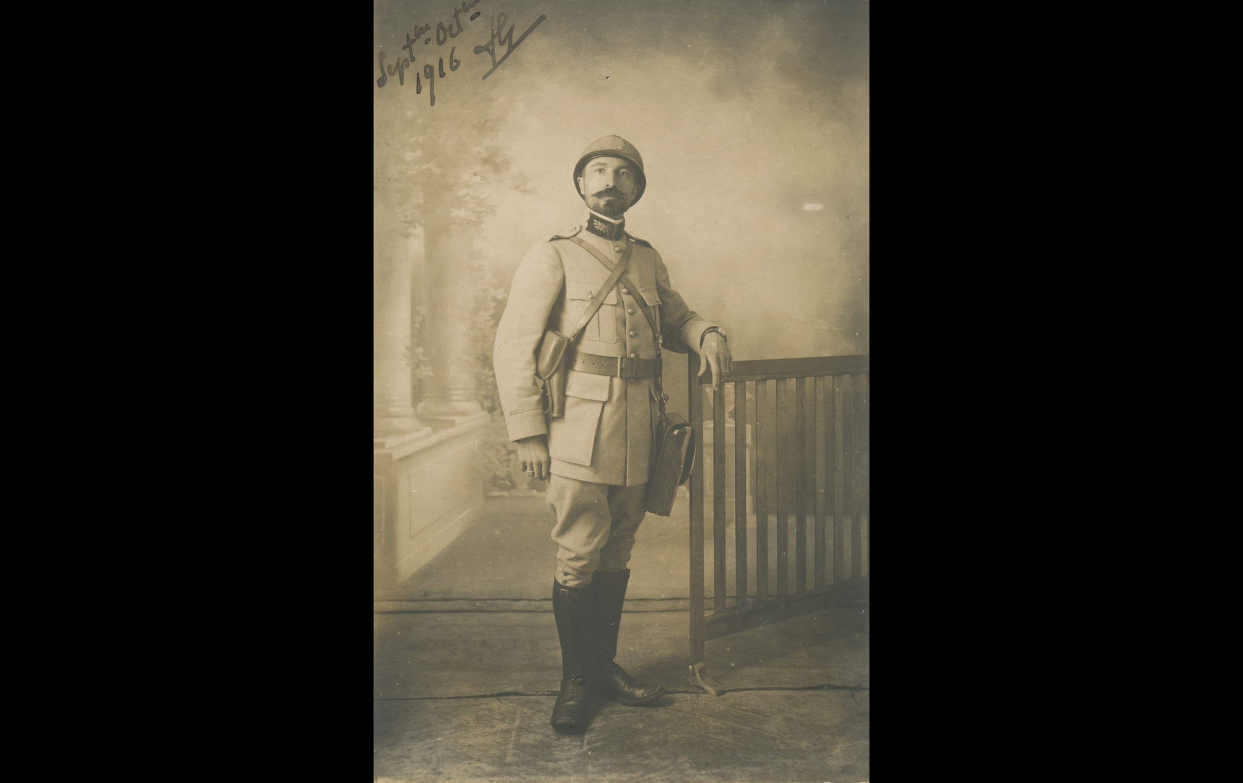 (16.20.A) Portrait of an officer of the Health Service
Date: September - October 1916
Location: Studio
Unit: ?
Author: ?
Present in the photo: ?
