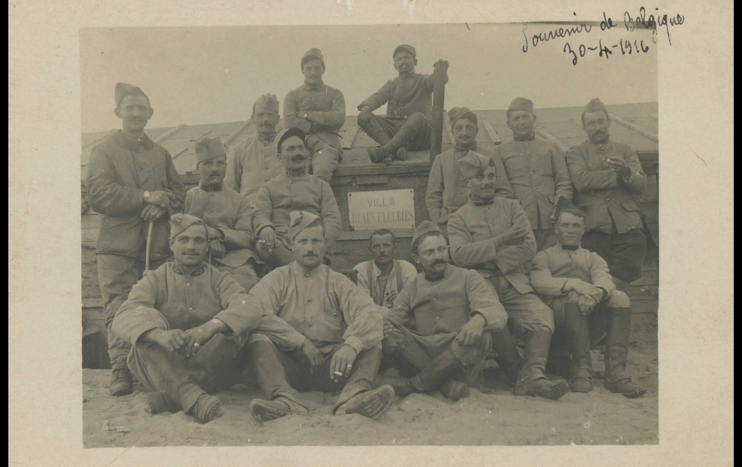 (16.14.A) Group photo of artillerymen of the 55th Field Artillery Regiment
Date: April - May 1916
Location: Nieuwpoort, Belgium
Unit: 55th Field Artillery Regiment
Author: ?
Present in the photo: ?