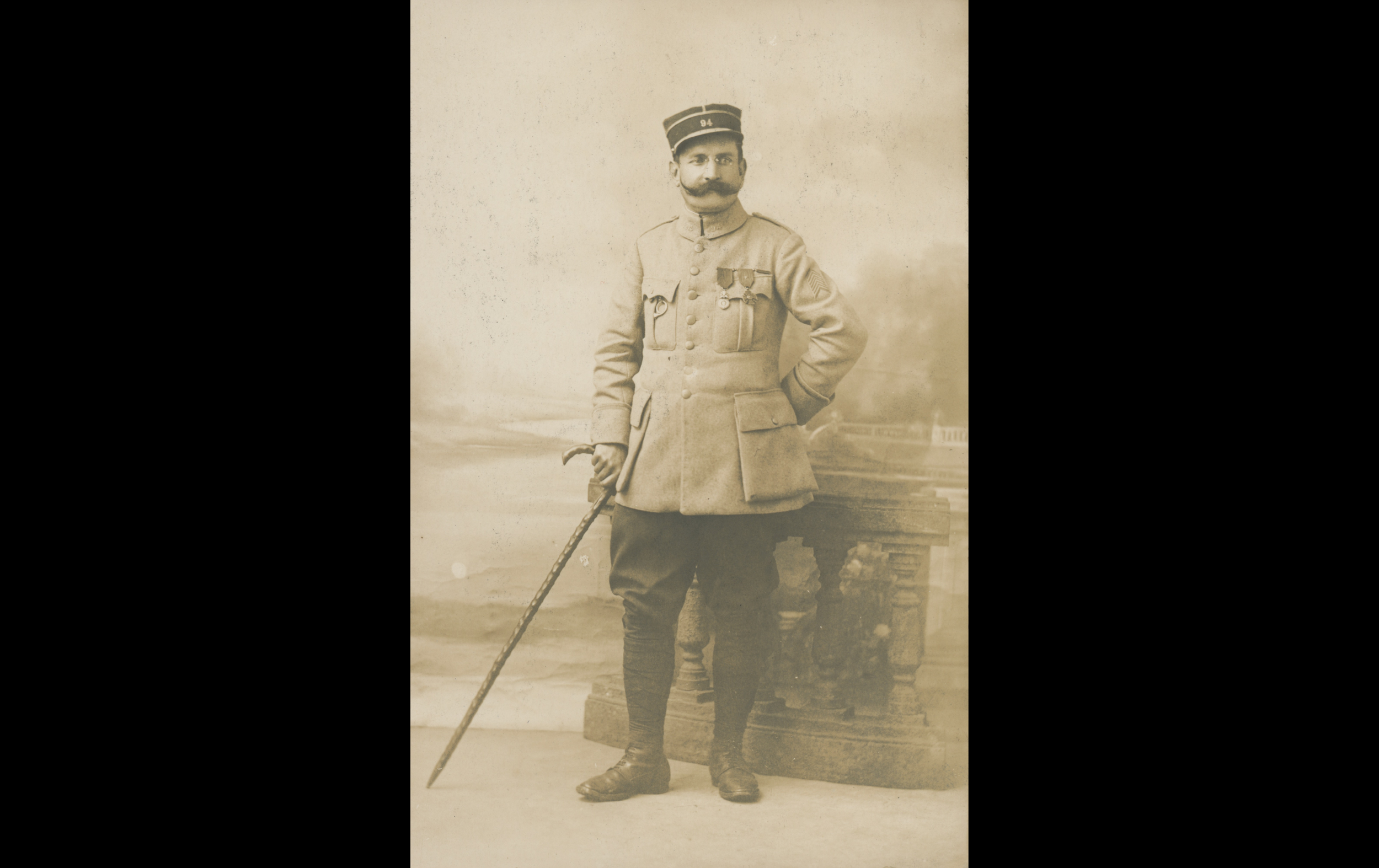 (18.11.A) Portrait of soldier Paul Louis Laurent DEMOULIN
Date: November 13th 1918
Location: Studio
Unit: 94th Territorial Infantry Regiment
Author: Paul Louis Laurent DEMOULIN
Present in the photo:
1. Paul Louis Laurent DEMOULIN (Mle 1034)
FM:  tiny