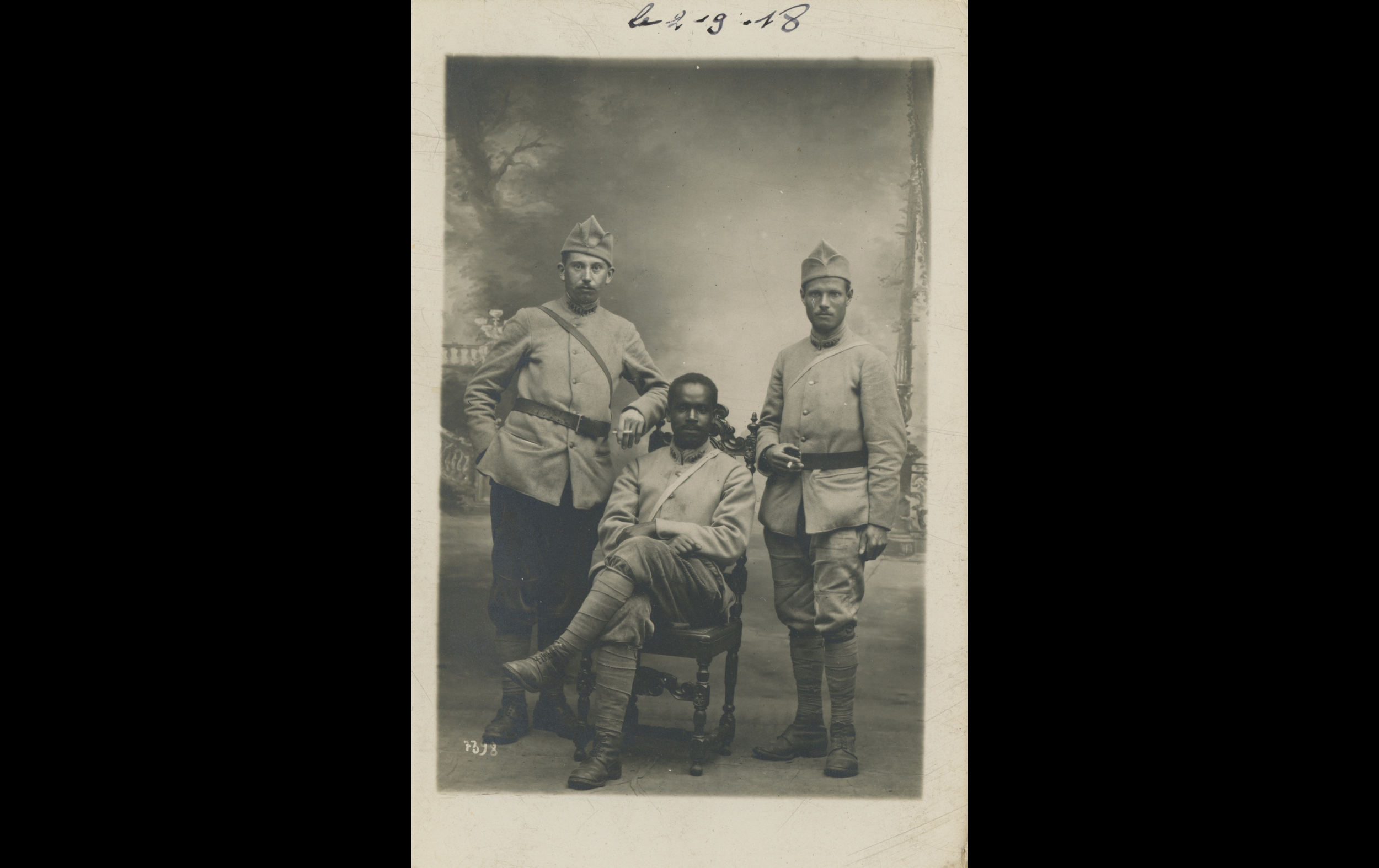 (18.23.A) Group photo of infantrymen of the 414th Infantry Regiment
Date: September 2nd 1918
Location: Studio
Unit: 414th Infantry Regiment
Author: ?
Present in the photo: ?