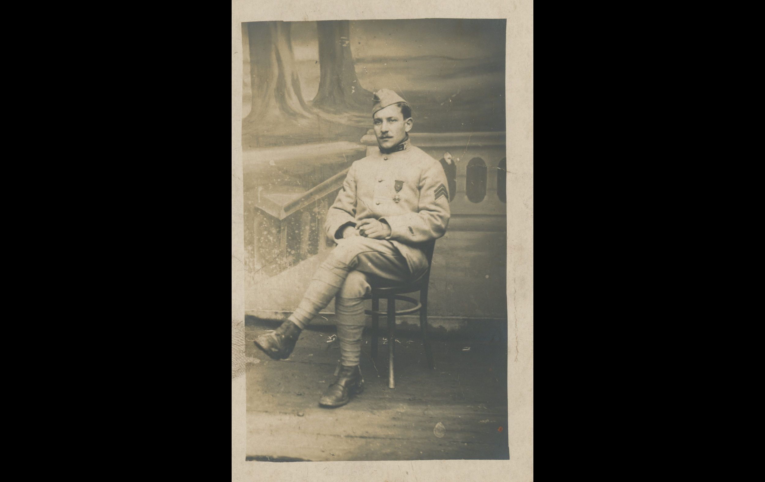 (17.5.A) Portrait of artilleryman Auguste William CLAIRÉ
Date: c.1916 - 1917
Location: Studio
Unit: 12th Artillery Regiment, 2nd battery
Author: Auguste William CLAIRÉ
Present in the photo: 
1. Auguste William CLAIRÉ (Mle 439)
FM:  tinyurl.com/y7wsfz
