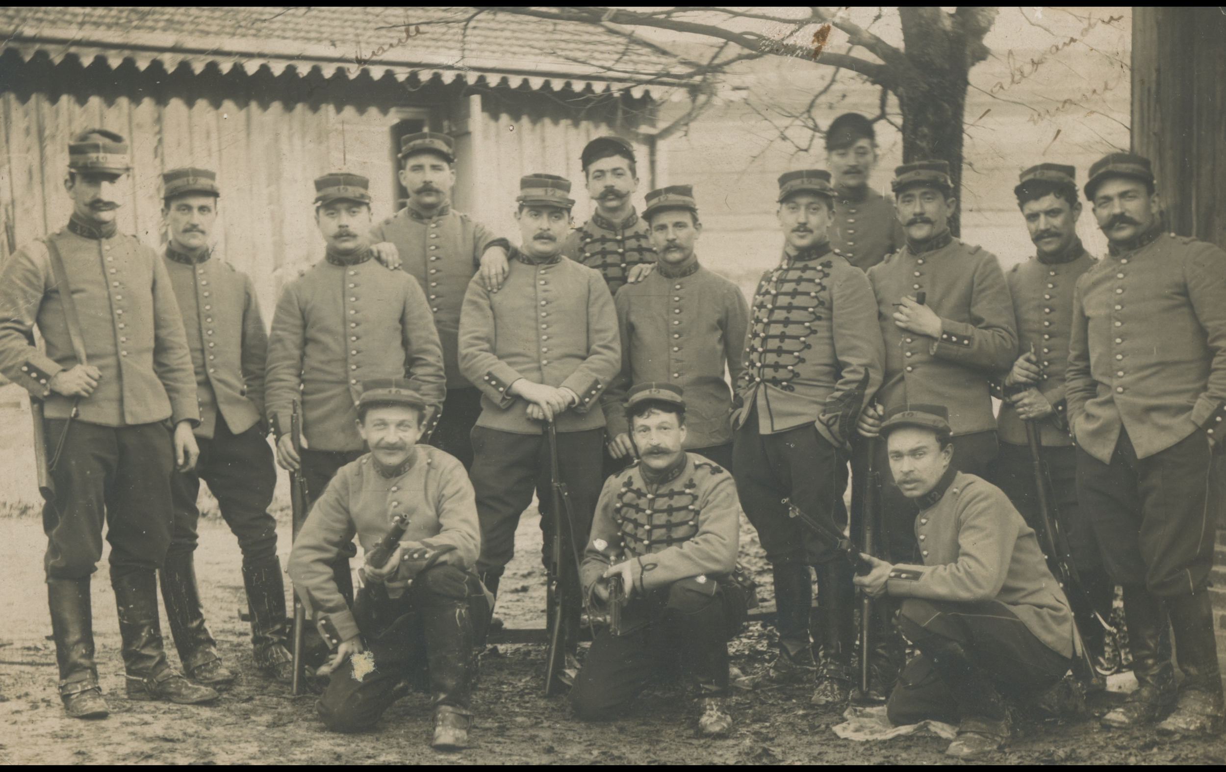 (14.17.A) Group photo of cavalrymen of the 12th Regiment of Chasseurs à Cheval
Date: November 24th 1911
Location: Colson-Blaise Cavalry Quarter, Saint-Mihiel, France (55)
Unit: 12th Regiment of Chasseurs à Cheval
Author: Gaston HENNEBIC
Present in th