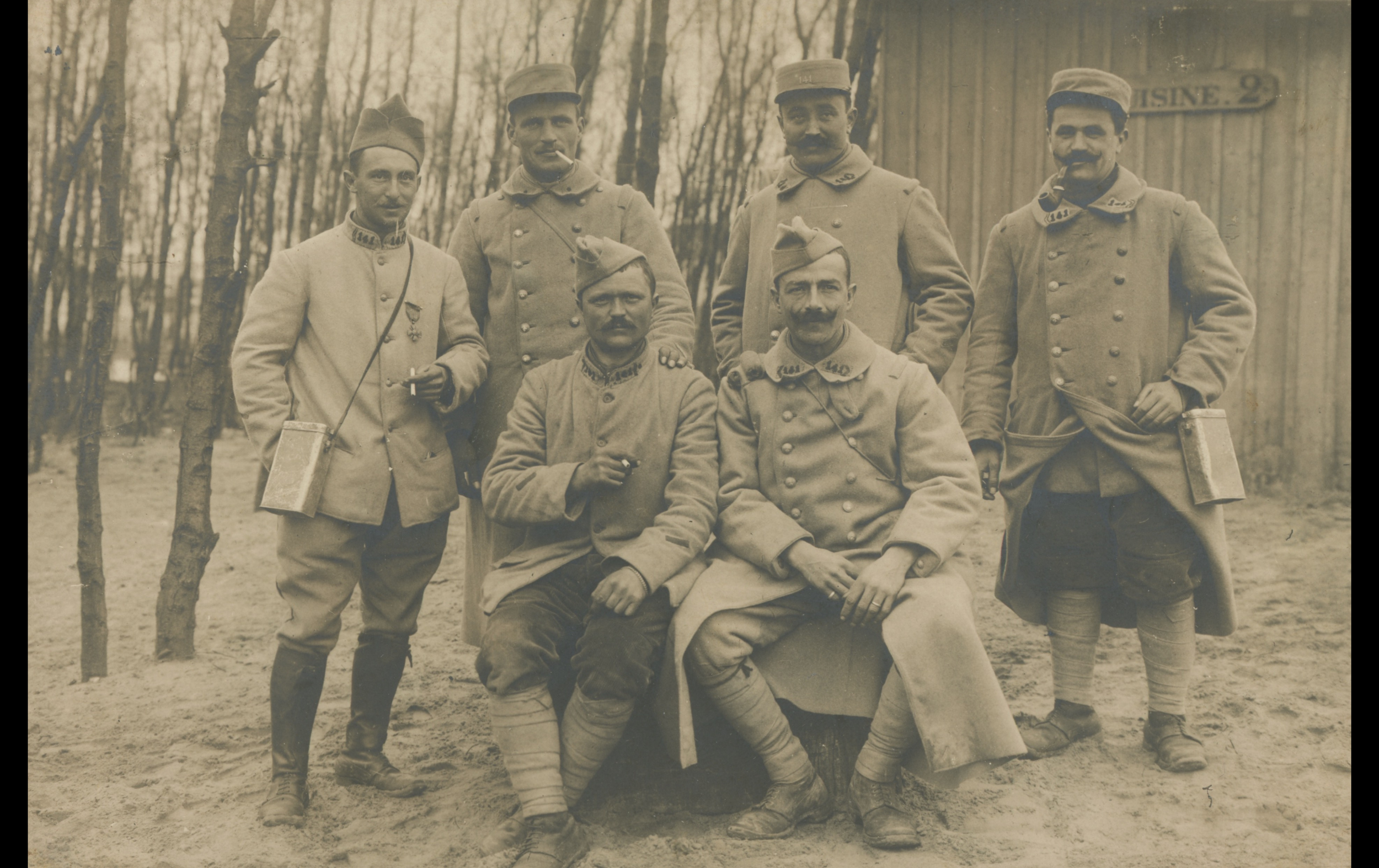 (17.4.A) Group photo of infantrymen of the 141st Infantry Regiment
Date: April 20th 1917
Location: Nieuwpoort, Belgium [JMO]
Unit: 141st Infantry Regiment
Author: Jean Francisque DEVEAUX
Present in the photo: 
1. Jean Francisque DEVEAUX (Mle 800)
FM: