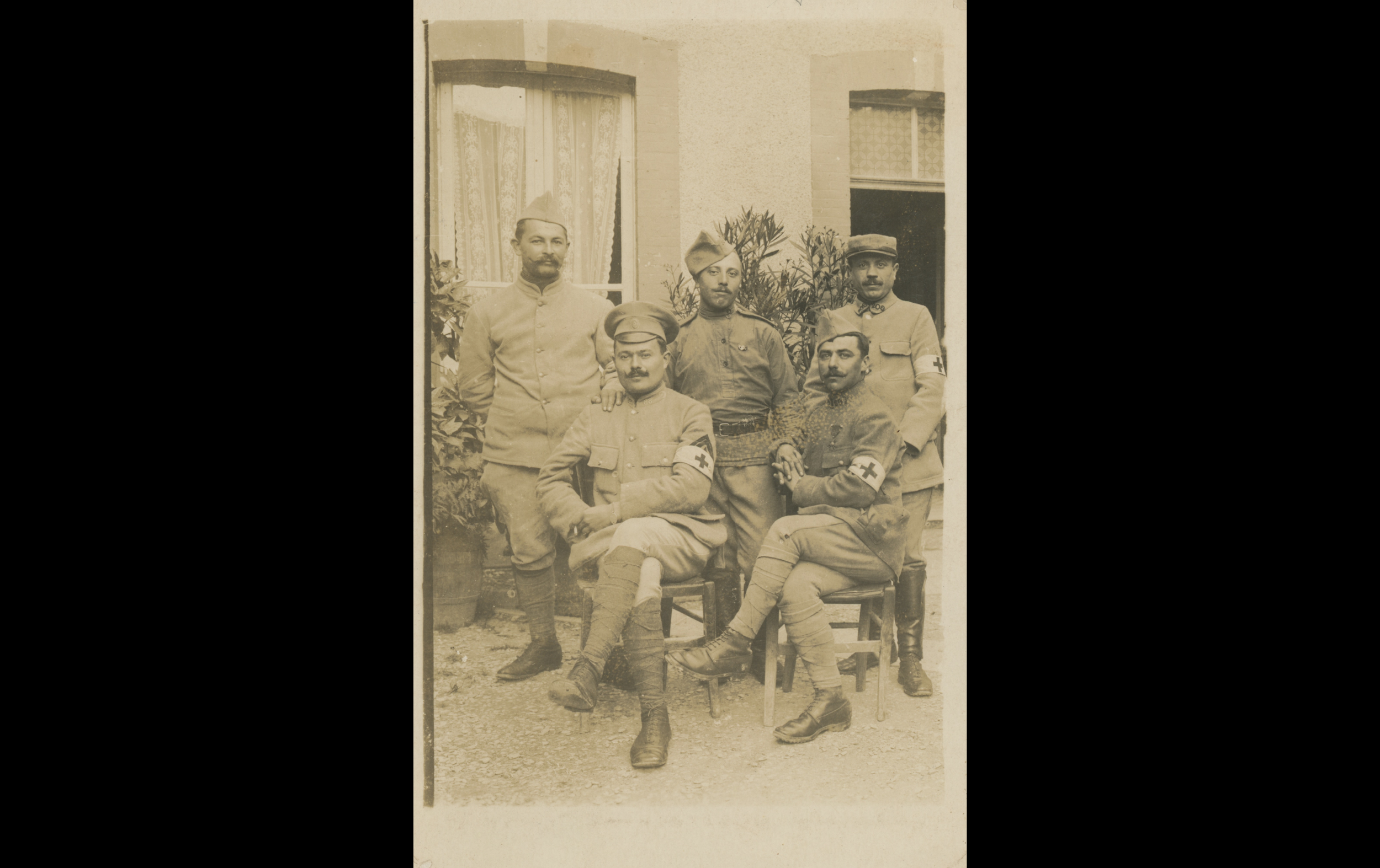 (17.37.A) Group photo of infantrymen with a Russian soldier
Date: c.1917
Location: ?
Unit: Diverse regiments
Author: ?
Present in the photo: ?