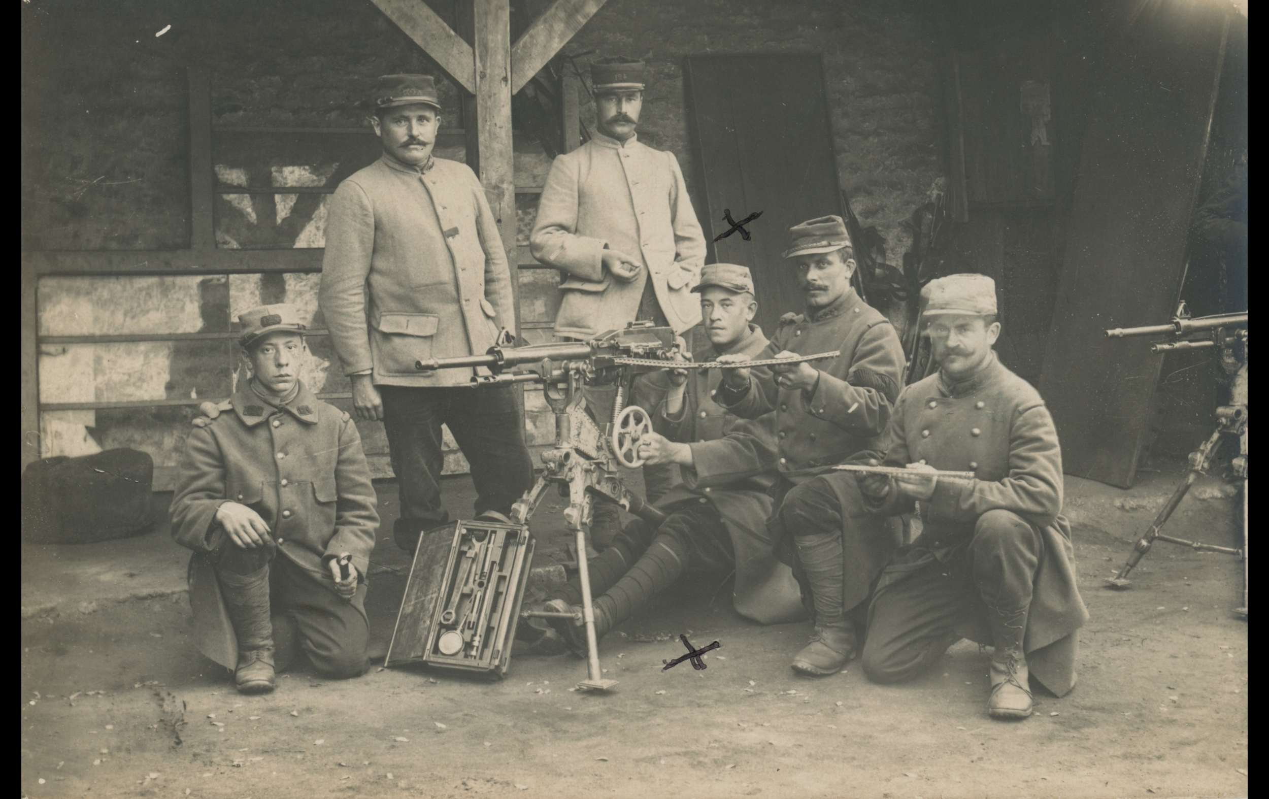 (15.54.A) Group photo of machine gunners of the 124th Infantry Regiment with a Saint-Etienne 1907
Date: c.1915
Location: ?
Unit: 124th Infantry Regiment / 324th Infantry Regiment
Author: ?
Present in the photo:
1. Georges Clément LEMAÎTRE (Mle 5510)
