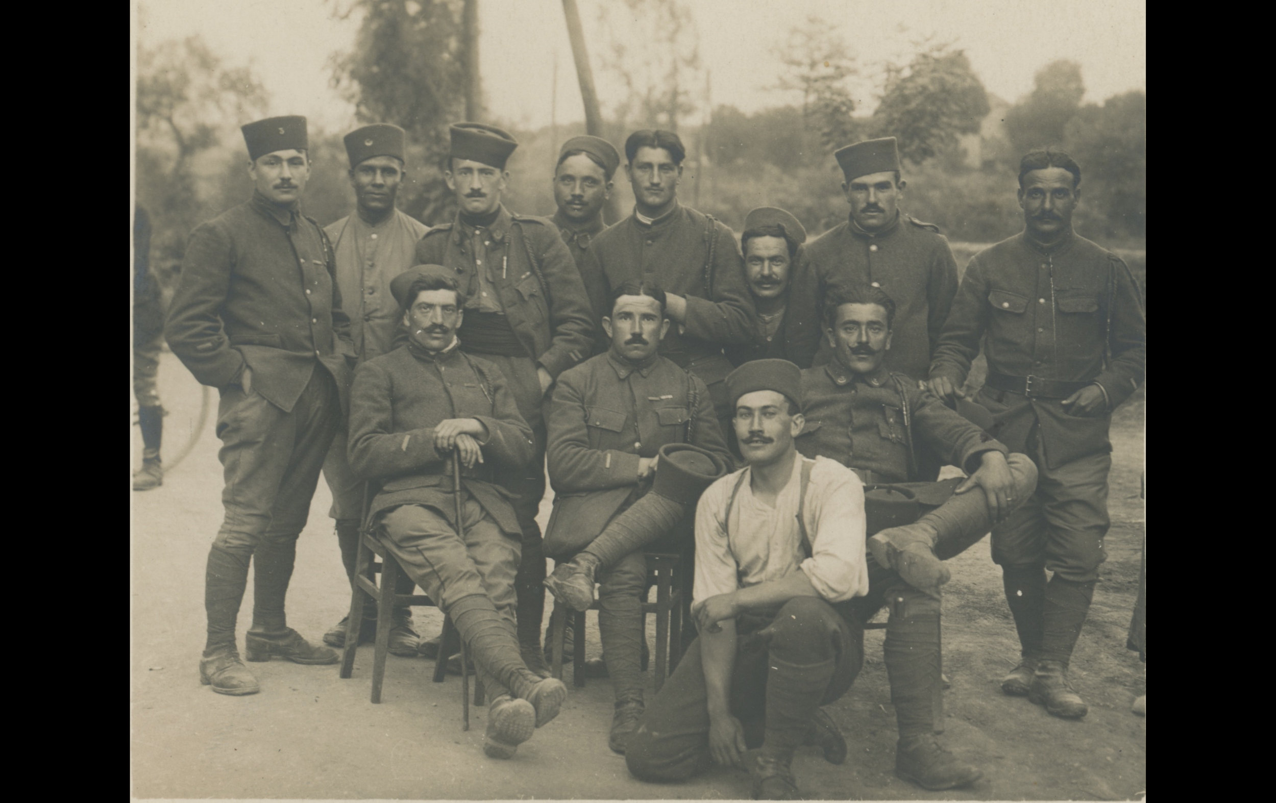 (18.1.3.A) Group photo of tirailleurs of the 3rd Algerian Tirailleur Regiment
Date: c.1918
Location: ?
Unit: 3rd Algerian Tirailleur Regiment
Author: ?
Present in the photo: 
1. Charles Anatole BARBIER (Mle 3)
FM:  tinyurl.com/5c6esysr 
2. Antoine BI