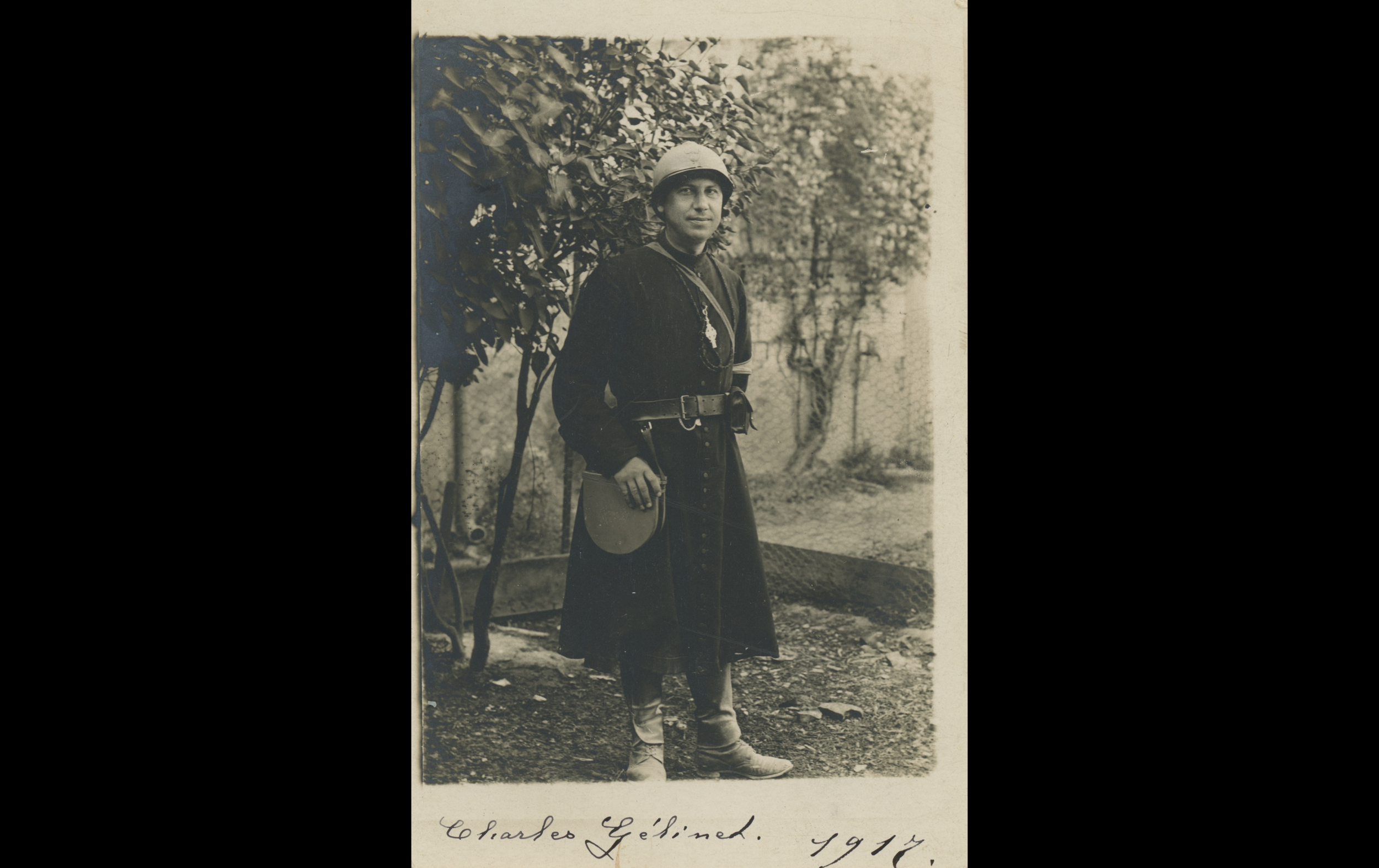 (17.25.A) Portrait of Charles Louis Eugène GÉLINET
Date: 1917
Location: ?
Unit: Chaplain
Author: Charles Louis Eugène GÉLINET
Present in the photo: 
1. Charles Louis Eugène GÉLINET (Mle 1212)
FM:  tinyurl.com/ycxmmax7 