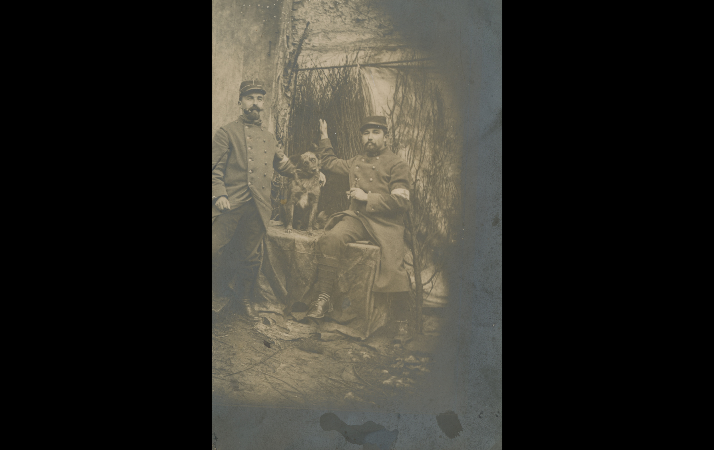 (14.10.A) Photo of two medics and their dog "Boche"
Date: 1914
Location: Breteuil, France (60)
Unit: 13th Section of Military Nurses
Author: Marius Pierre BOURGNE
Present in the photo: 
1. Marius Pierre BOURGNE (Mle 2825)
FM:  tinyurl.com/32nhubrp 
