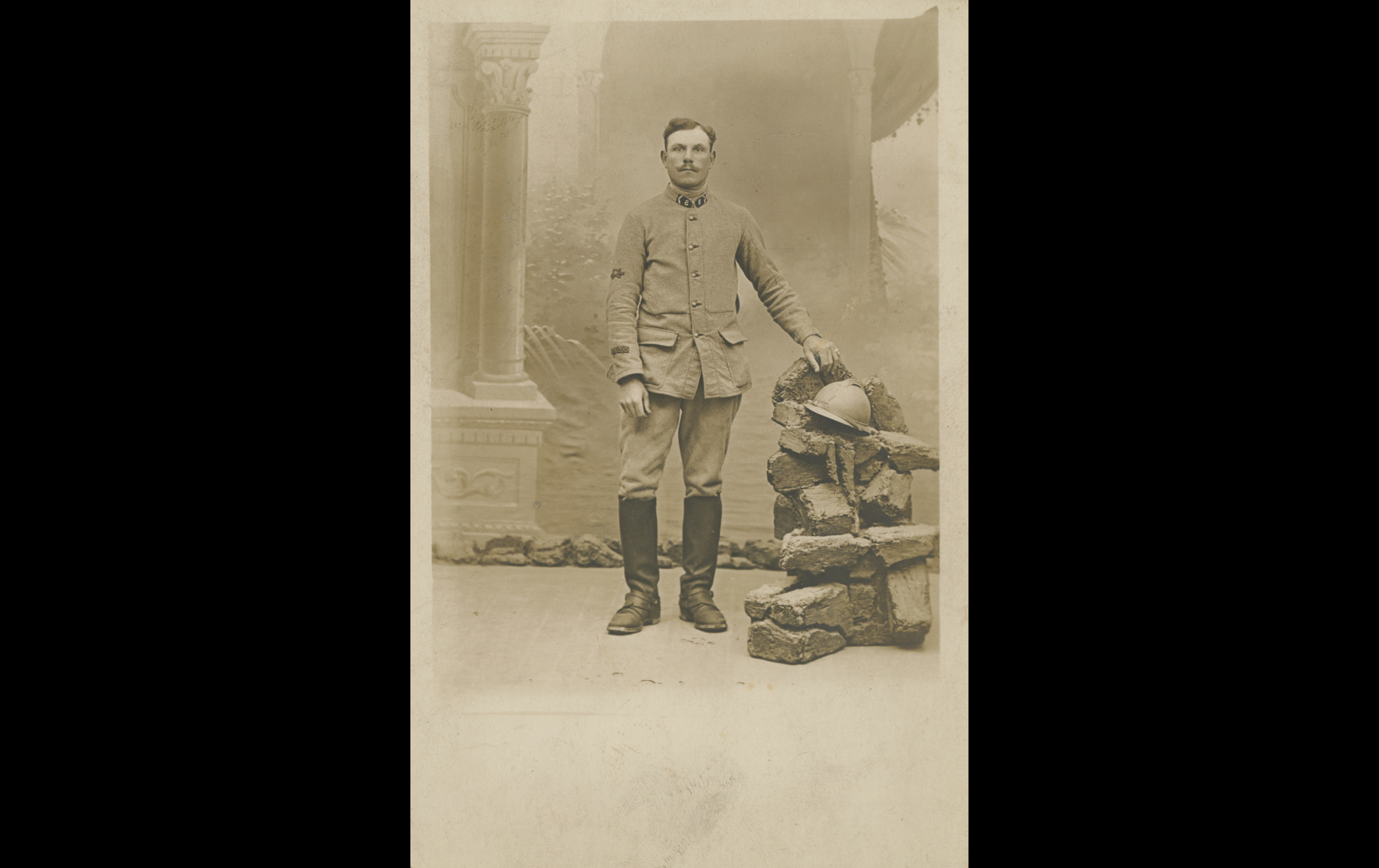 (16.71.A) Portrait of engineer François BOUTERIN
Date: 1916
Location: Studio
Unit: 8th Génie Regiment
Author: François BOUTERIN
Present in the photo:
1. François BOUTERIN (Mle 276)
FM:  tinyurl.com/3xpx3pcs 