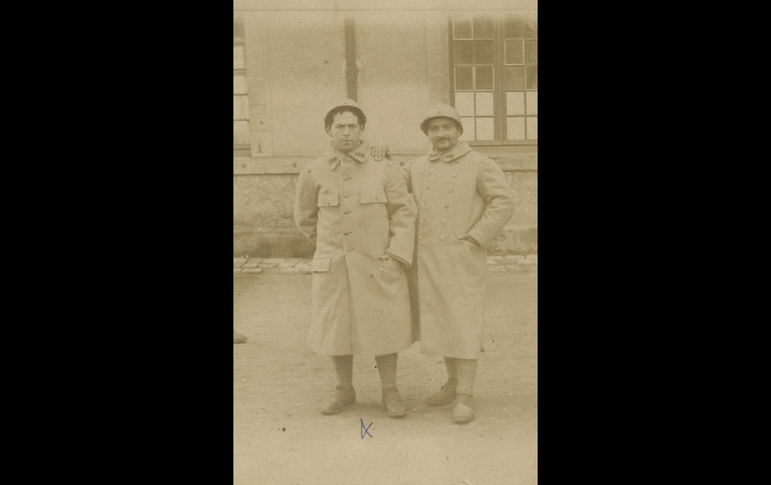 (16.39.A) Photo of two infantrymen of the 108th Infantry Regiment
Date: c.1916
Location: ?
Unit: 108th Infantry Regiment
Author: Albert COURRÈGE
Present in the photo: 
1. Albert COURRÈGE (Mle 423) MPLF 9.11.1918 ✝
FM:  tinyurl.com/25vaajhs 