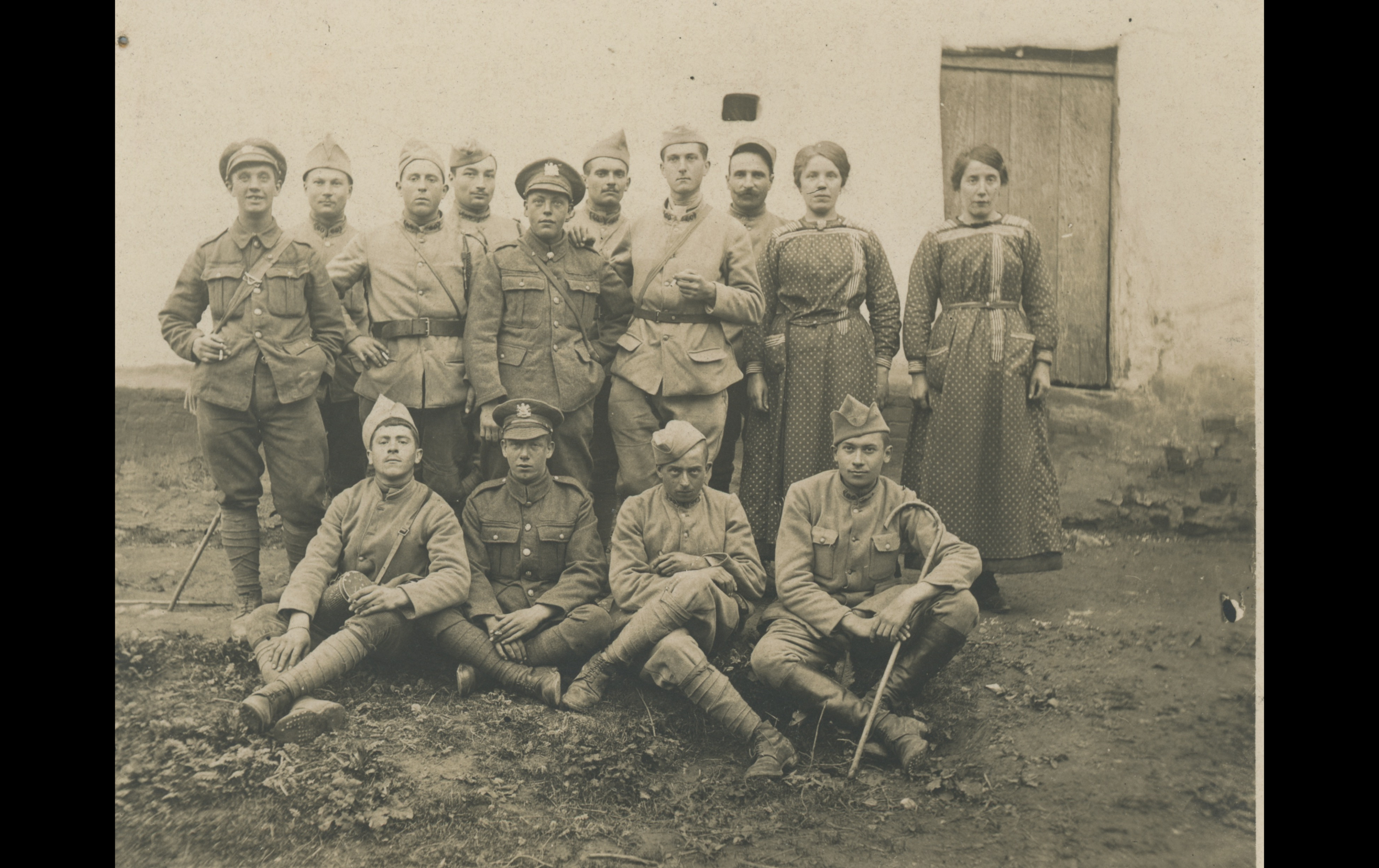 (18.7.A) Group photo of infantrymen of the 60th Infantry Regiment with British soldiers
Date: c.1918
Location: ?
Unit: 60th Infantry Regiment
Author: ?
Present in the photo: ?