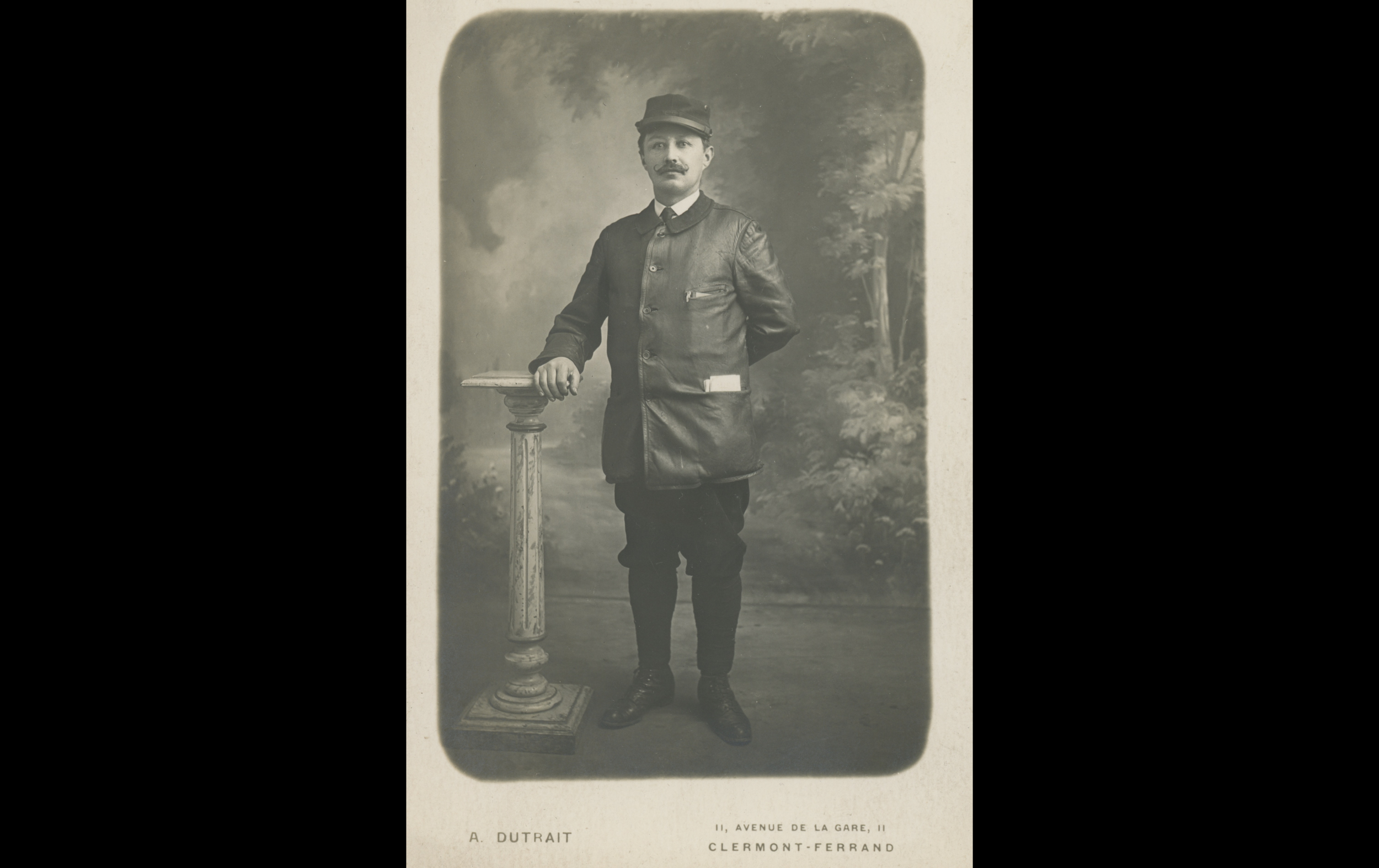(16.33.A) Portrait of artilleryman Eugène TOURNEBIZE
Date: May 23rd 1916
Location: Studio
Unit: ?
Author: Eugène TOURNEBIZE
Present in the photo: 
1. Eugène TOURNEBIZE (Mle 851)
FM:  tinyurl.com/3fdudrjp 
