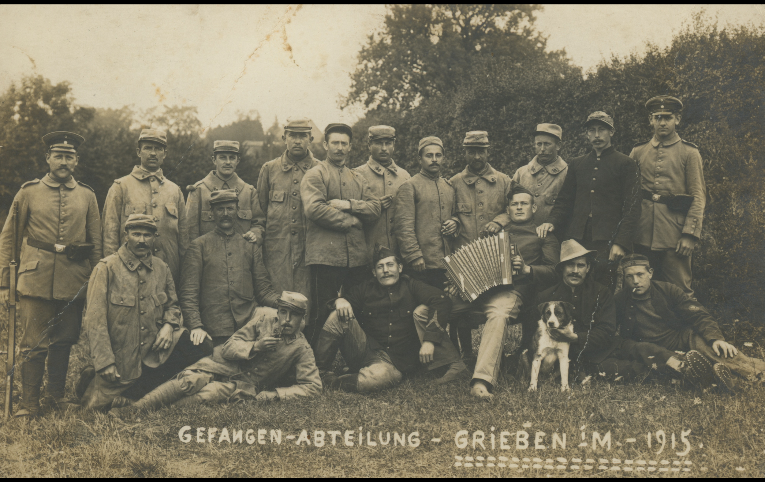 (POW.17.A) Photo of captured French soldiers of the 42nd Infantry Regiment
Date: 1915 - 1916
Location: ?
Unit: 42nd Infantry Regiment
Author: Jules AULUS
Present in the photo: 
1. Jules AULUS (Mle 1017)
FM: https://tinyurl.com/5b56yynp