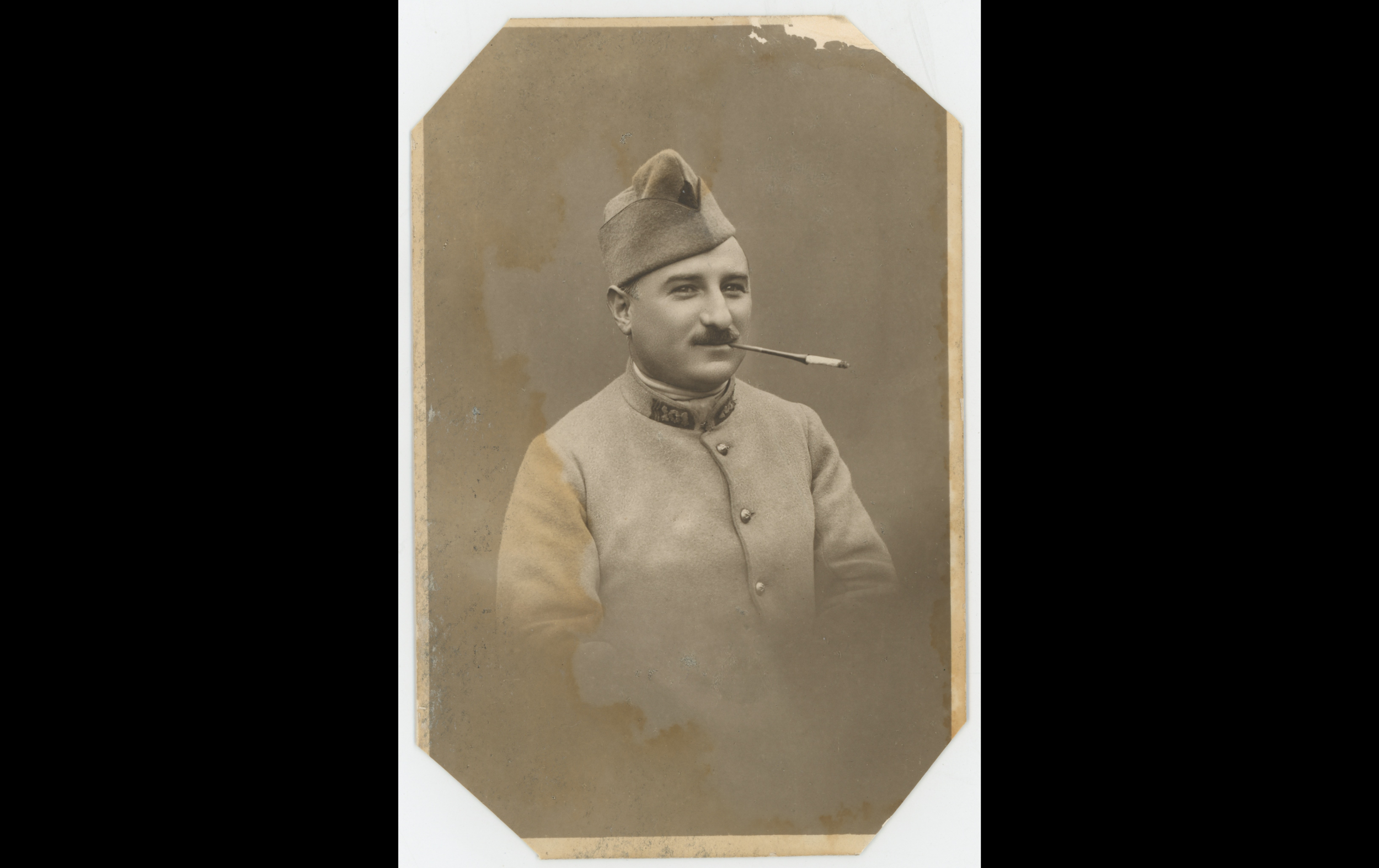 (18.24.A) Portrait of an artillerymen of the 101st Heavy Artillery Regiment
Date: June 1918
Location: ?
Unit: 101st Heavy Artillery Regiment
Author: ?
Present in the photo: ?