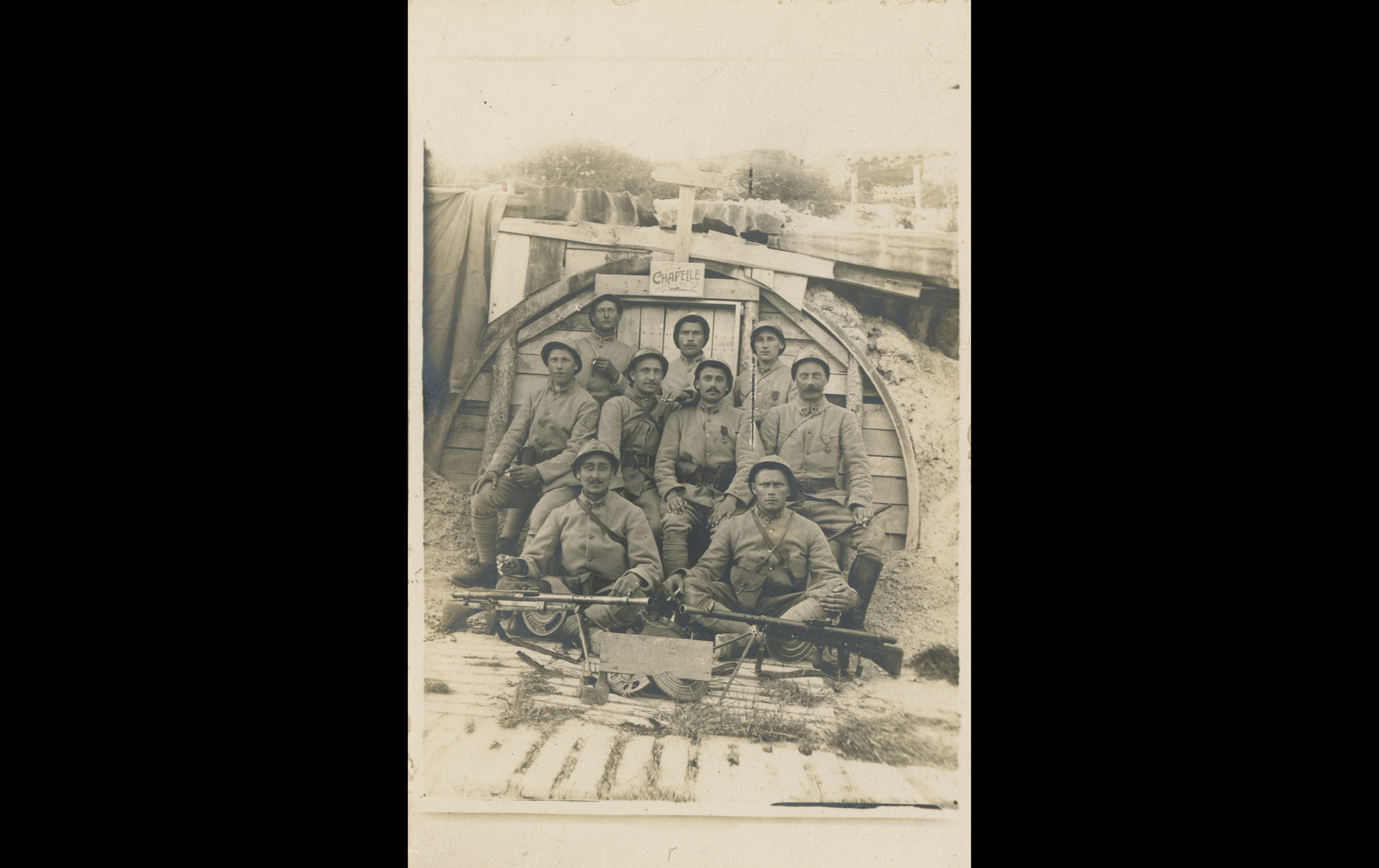 (18.19.1.A) Group photo of infantrymen of the 95th Infantry Regiment with their Chauchats
Date: 1918
Location: ?
Unit: 95th Infantry Regiment
Author: Alphonse Adolphe POUYET
Present in the photo:
1. Alphonse Adolphe POUYET (Mle 1210) MPLF 29.10.1918 