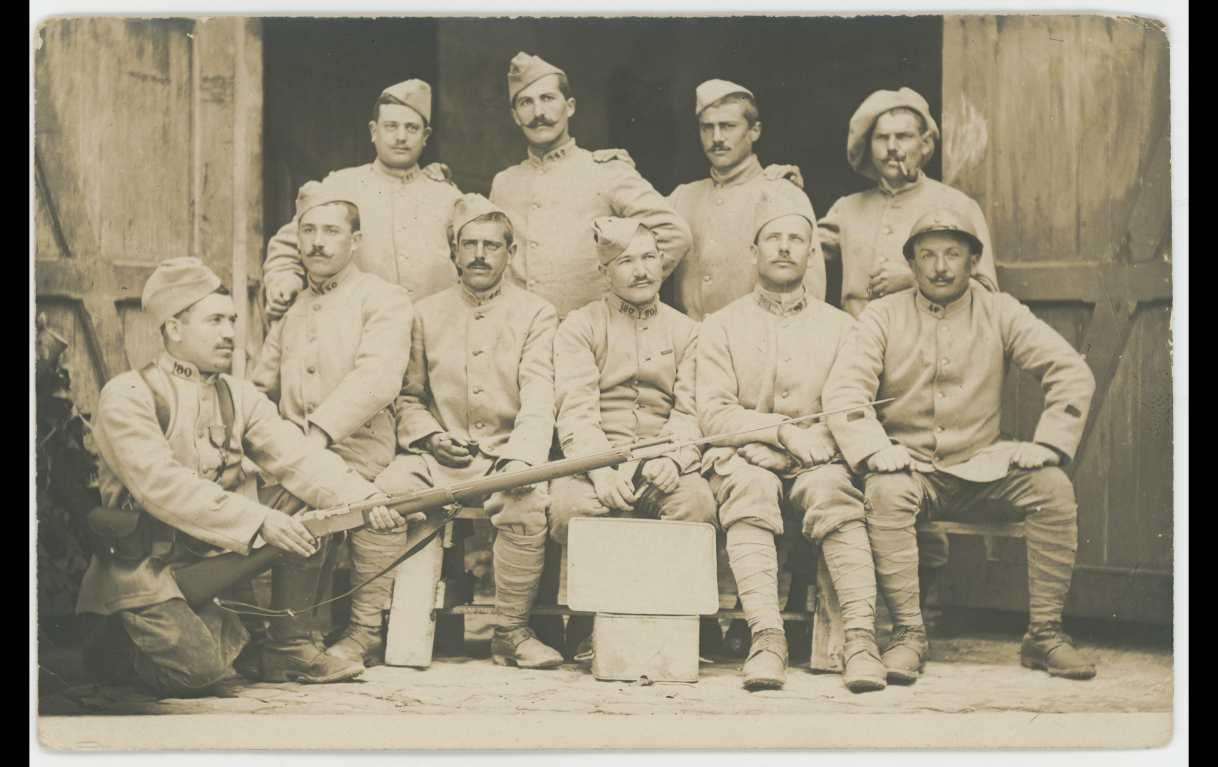 (16.36.A) Group photo of infantrymen of the 80th Infantry Regiment
Date: May 1st 1916
Location: Soissons, France (02)
Unit: 80th Infantry Regiment, 6th Compagny, 3rd Squad
Author: ?
Present in the photo: ?