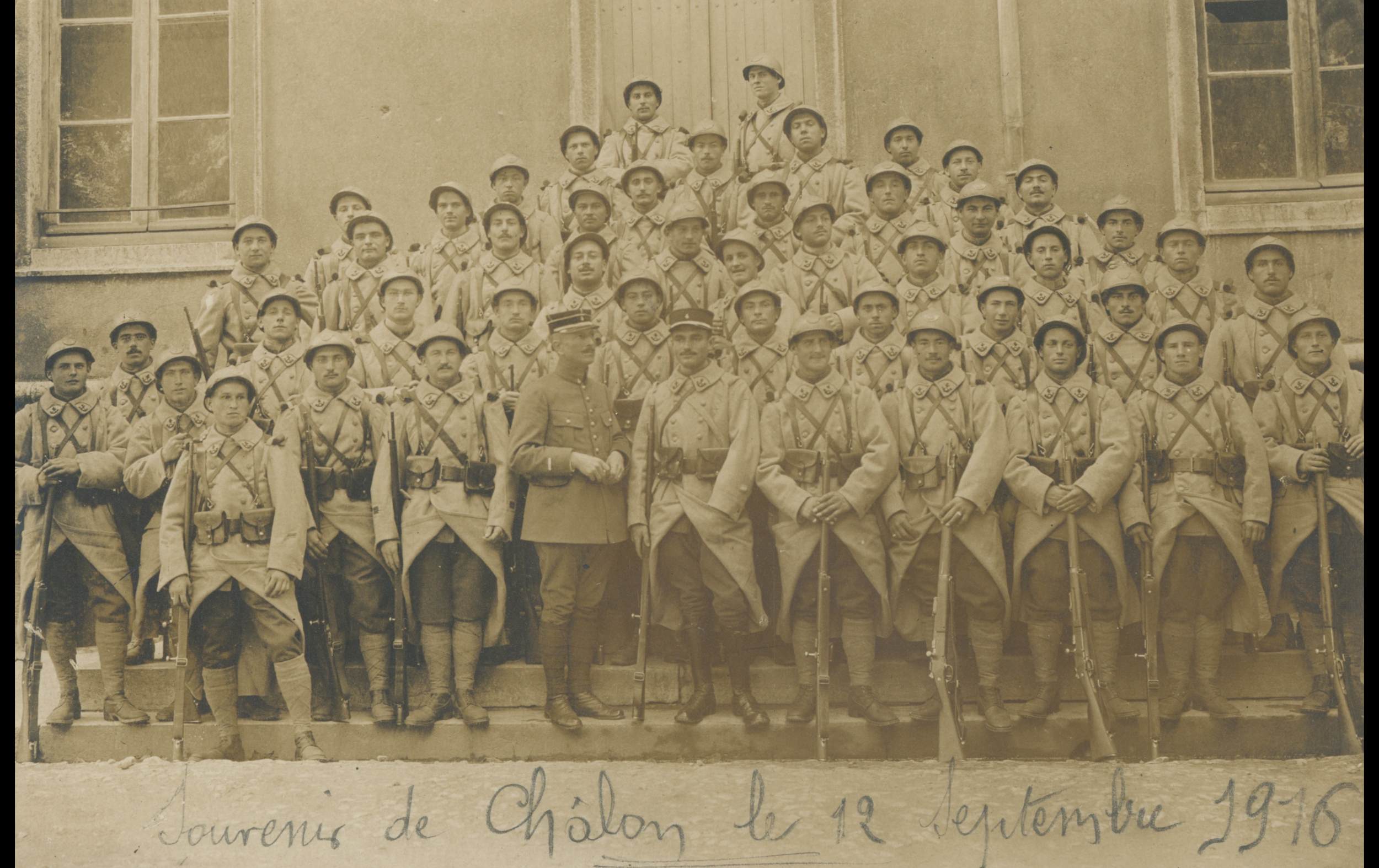 (16.63.A) Group photo of young infantrymen of the 4th Battalion of Chasseurs à Pied
Date: September 12th 1916
Location: Chalon-sur-Saône, France (71)
Unit: 4th Battalion of Chasseurs à Pied
Author: Maurice Albert GODEAU
Present in the photo:
1. Mauri