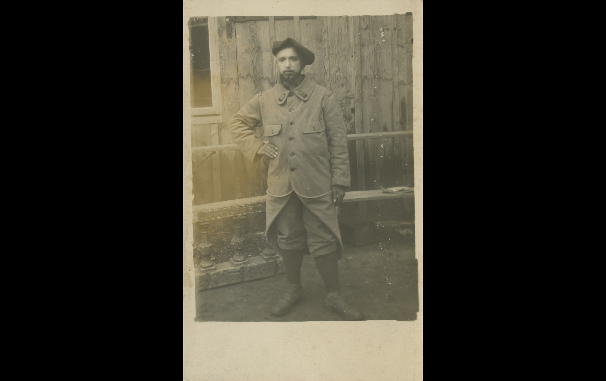 (15.74.A) Portrait of infantryman Michel Ambroise GARIN-LAUREL
Date: May 30th 1915
Location: Tannois, France (55)
Unit: 297th Infantry Regiment
Author: Michel Ambroise GARIN-LAUREL
Present in the photo:
1. Michel Ambroise GARIN-LAUREL (Mle 1374)
FM: 