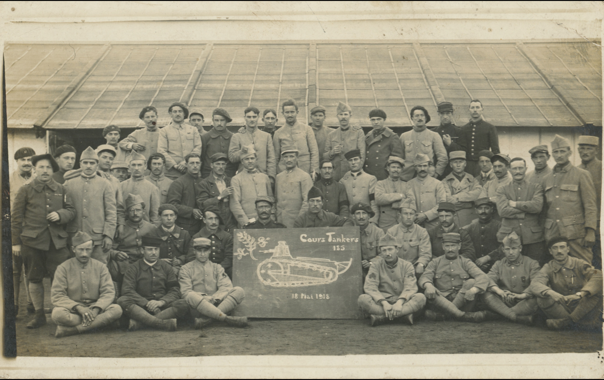 (18.29.A) Group photo of soldiers at a special artillery tankers instruction center
Date: May 18th 1918
Location: ?
Unit: Diverse regiments
Author: ?
Present in the photo: ?